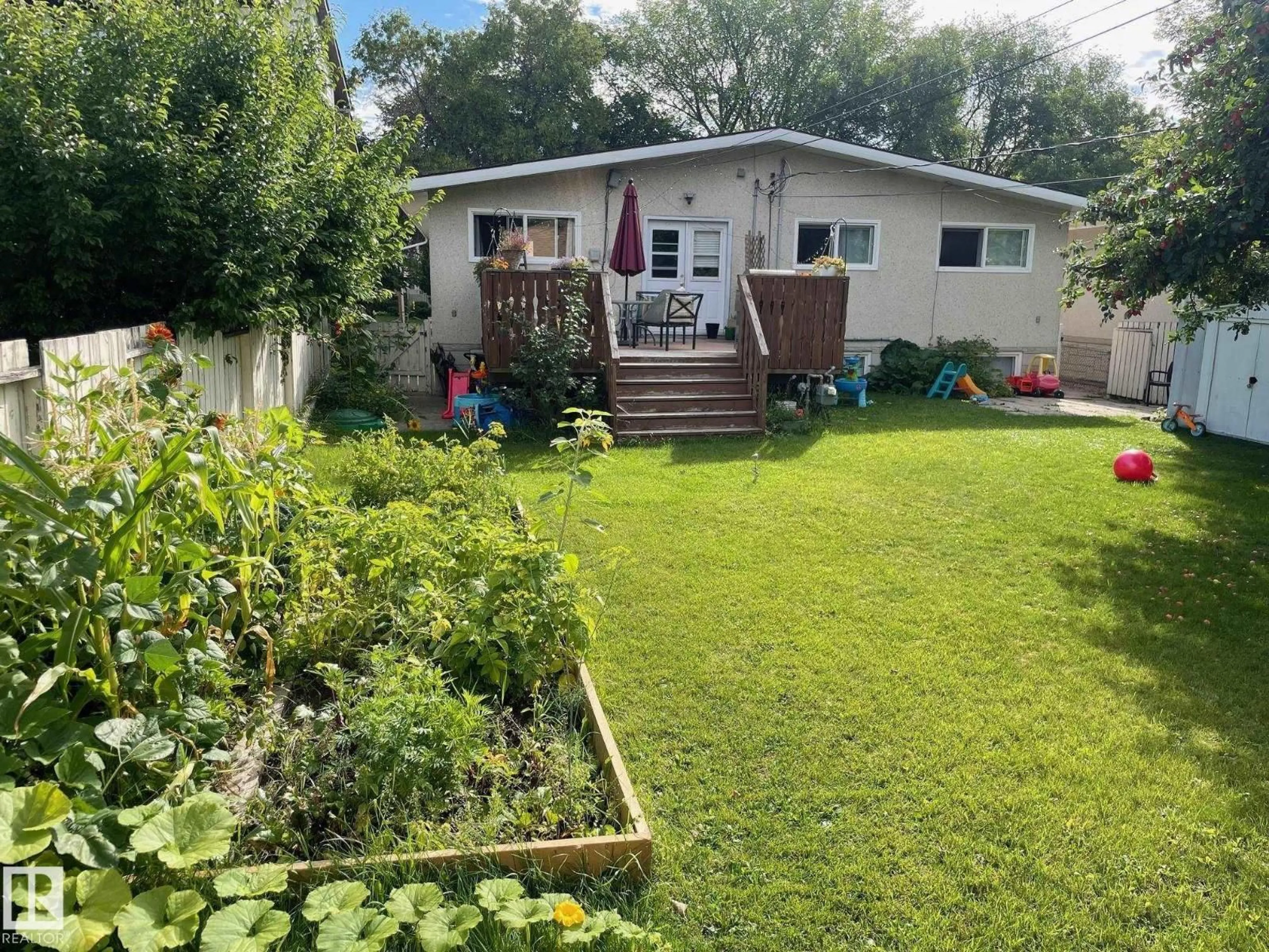 A pic from outside/outdoor area/front of a property/back of a property/a pic from drone, unknown for 9426/9428 96A ST, Edmonton Alberta T6C3Z7