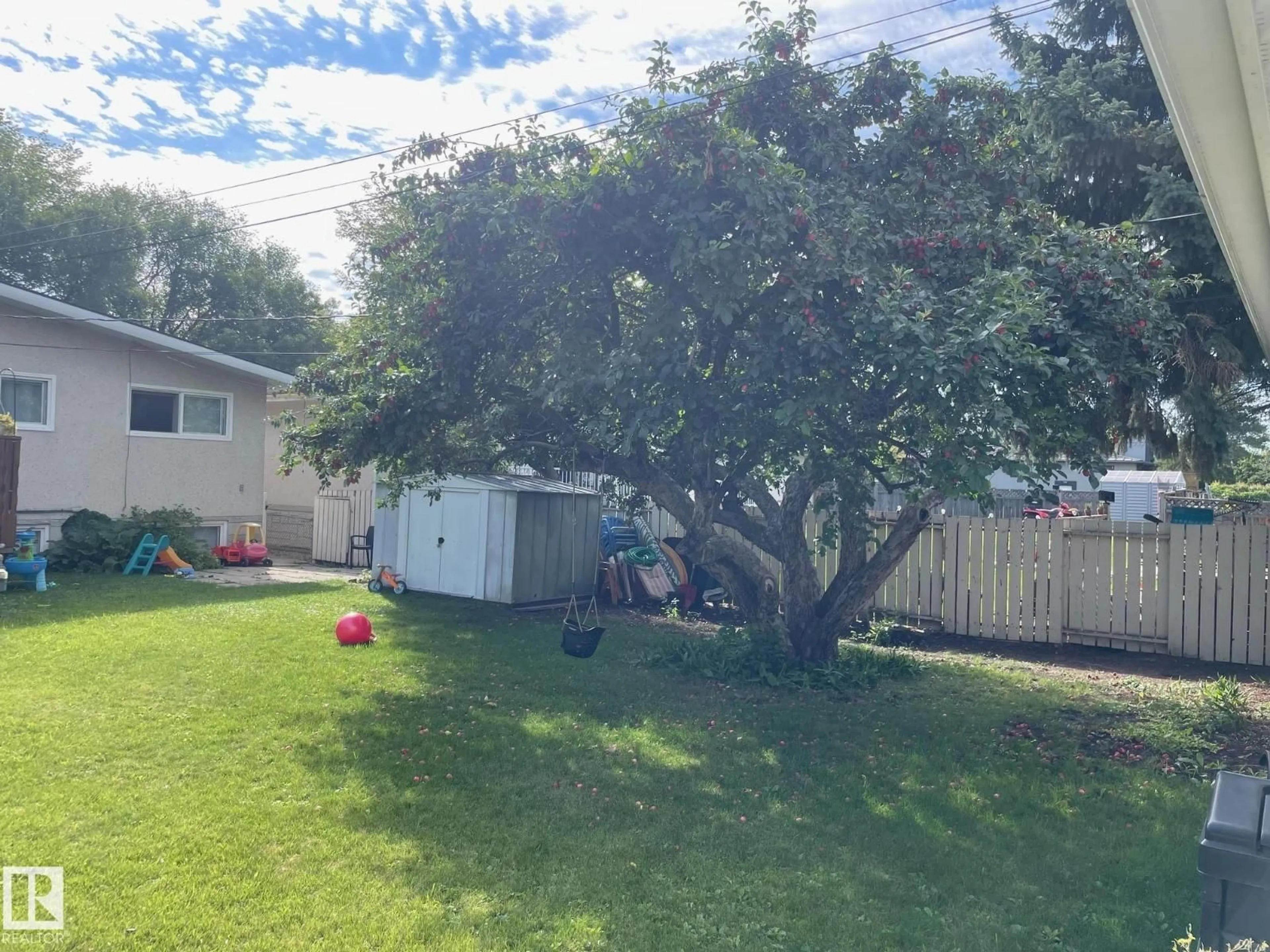 A pic from outside/outdoor area/front of a property/back of a property/a pic from drone, street for 9426/9428 96A ST, Edmonton Alberta T6C3Z7