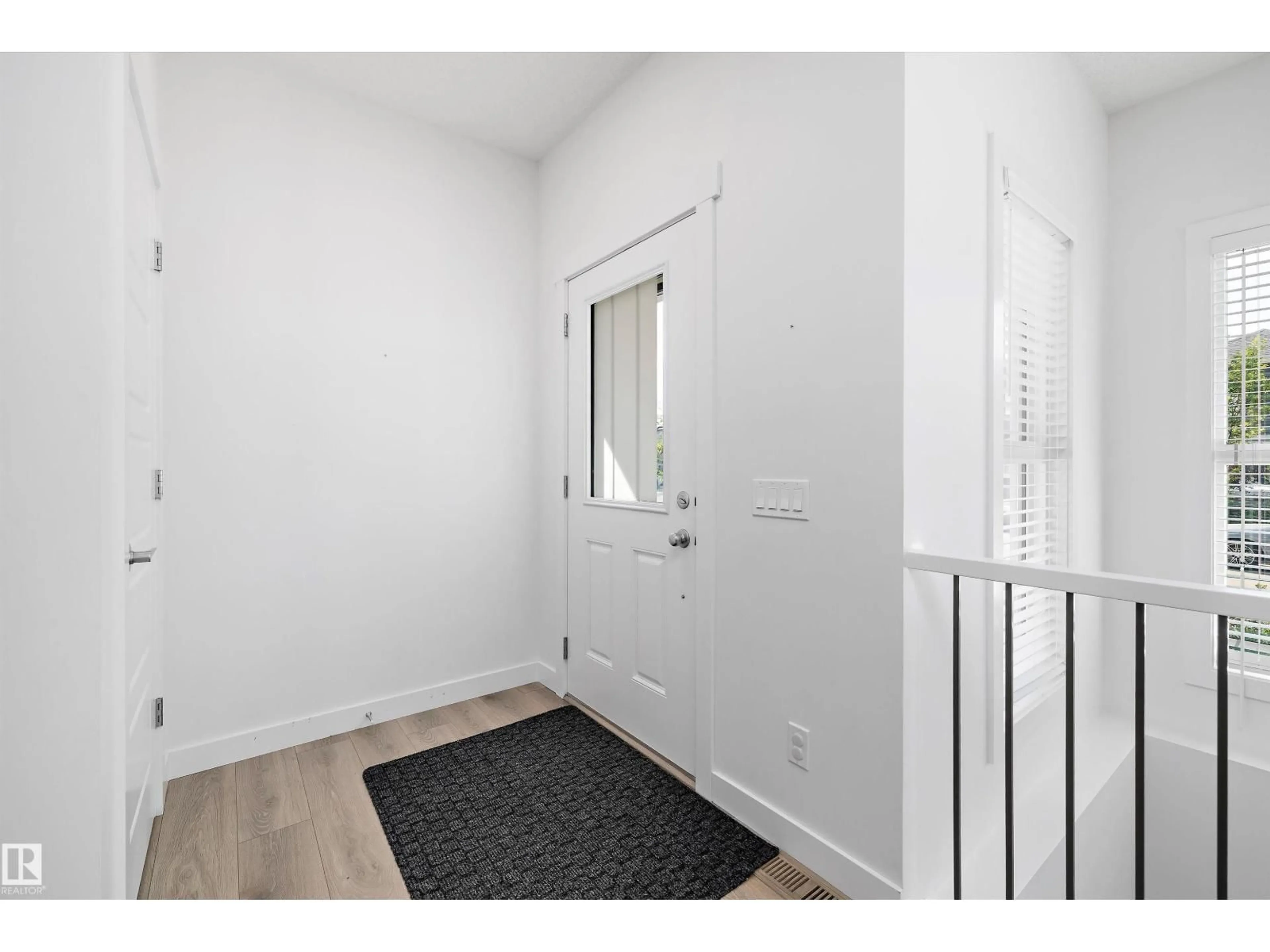 Indoor entryway for NW - 17439 77 ST, Edmonton Alberta T5Z0R4