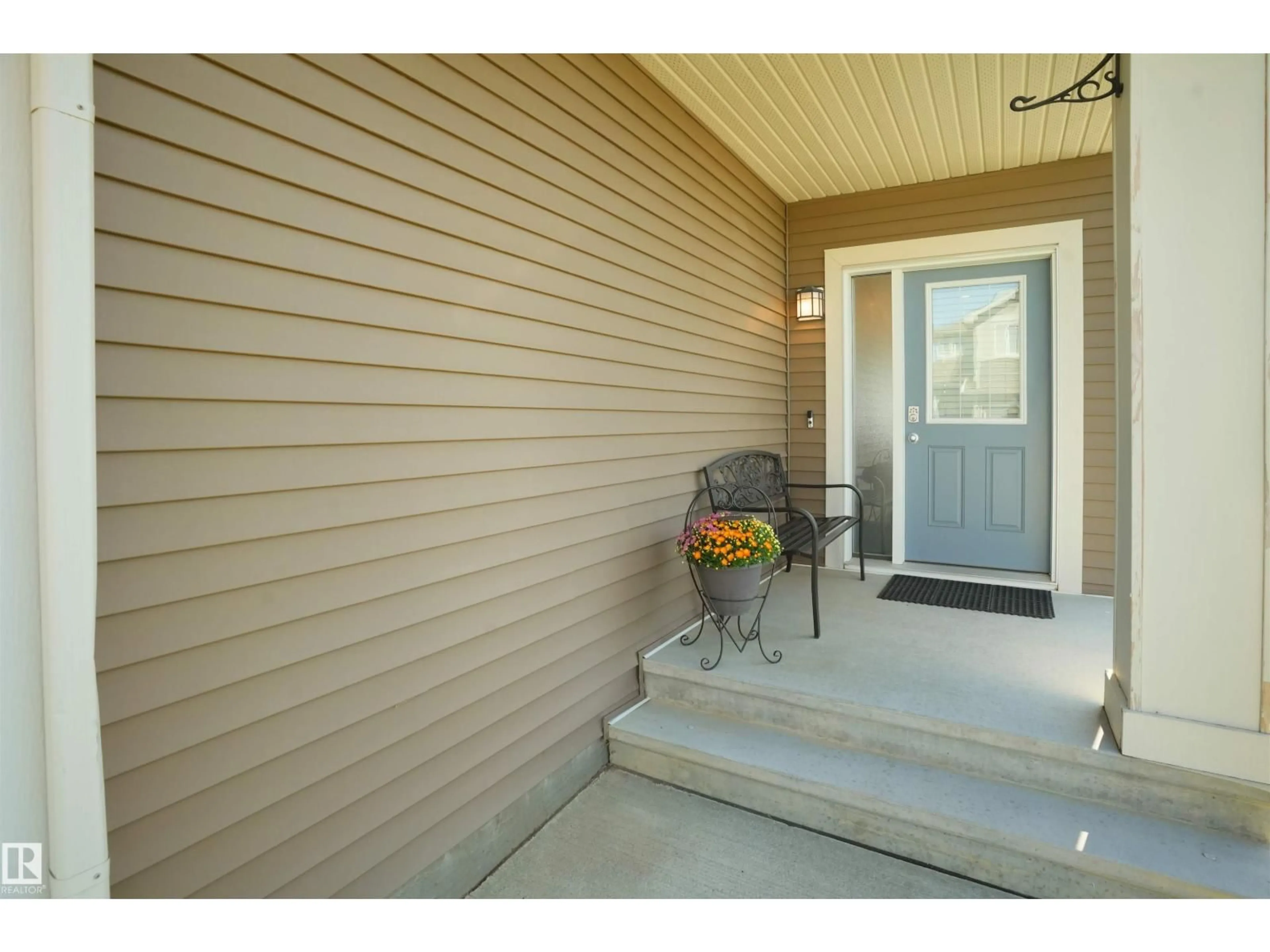 Indoor entryway for #39 - 6004 ROSENTHAL WY, Edmonton Alberta T5T7L1