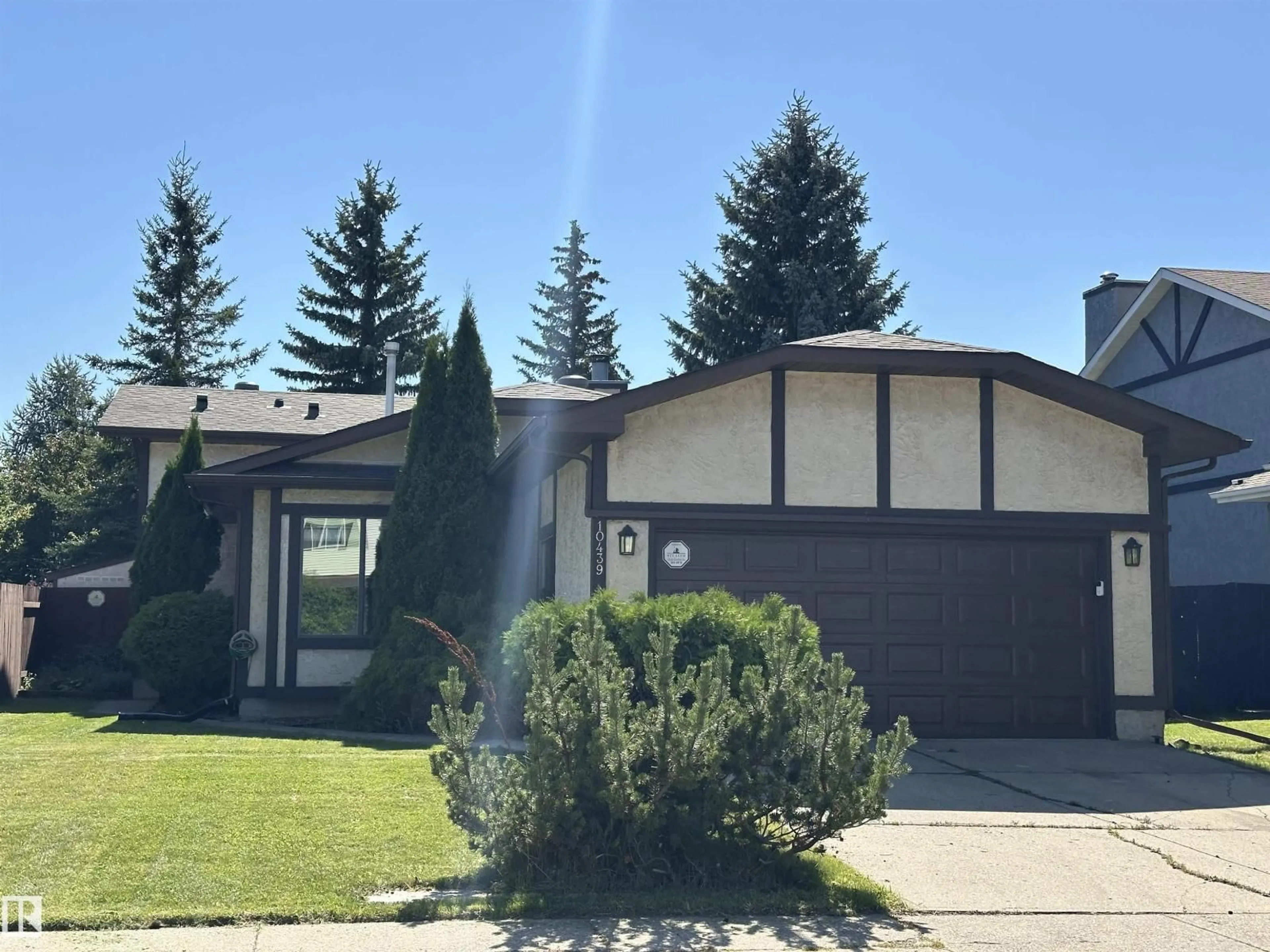 Home with vinyl exterior material, street for 10439 16 AV, Edmonton Alberta T6J5T1