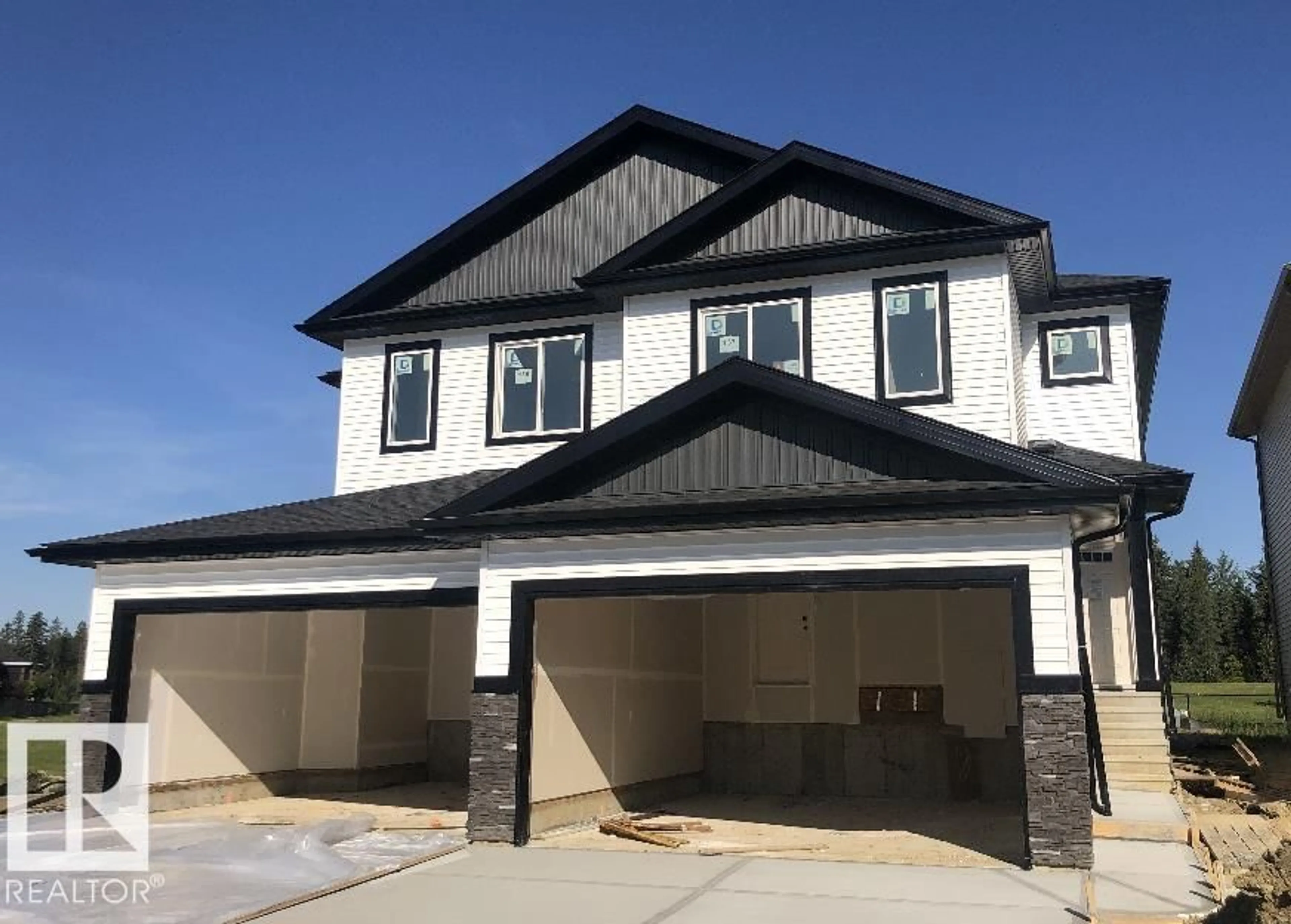Home with vinyl exterior material, street for 137 HILTON CV, Spruce Grove Alberta T7X1Y4