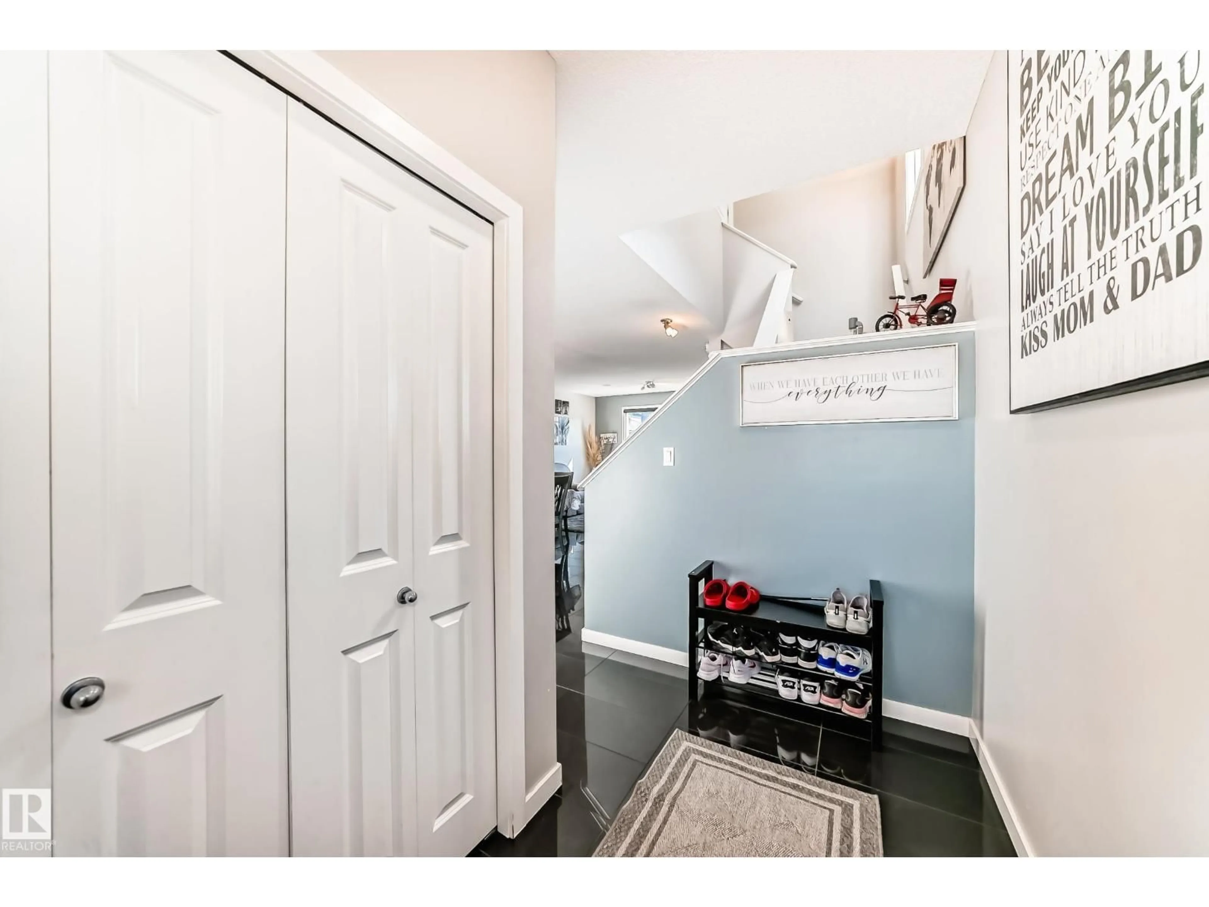 Indoor entryway for NW - 9815 220 ST, Edmonton Alberta T5T4M1