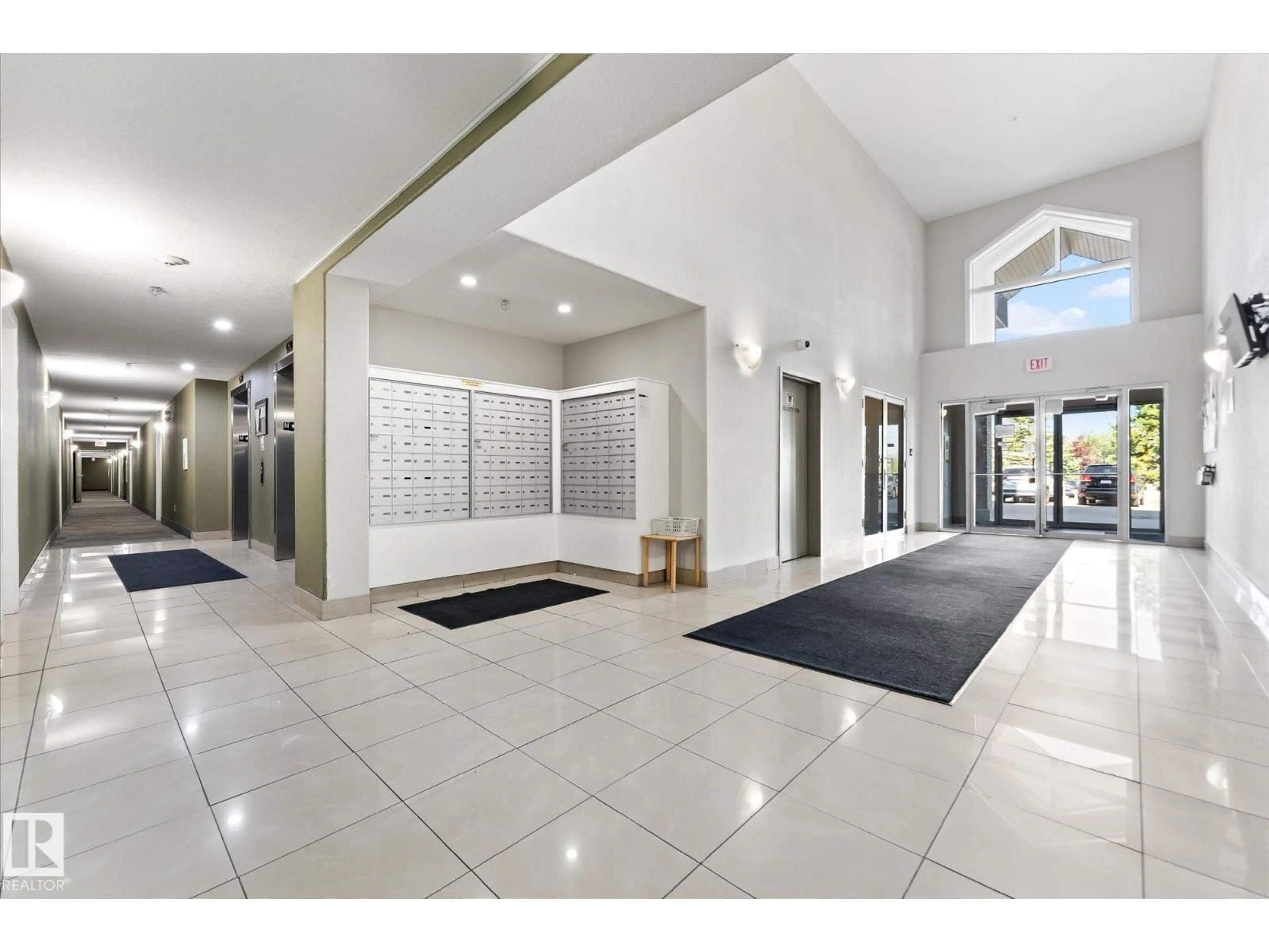Indoor foyer for 240 - 120 SPRUCE RIDGE RD, Spruce Grove Alberta T7X0G5