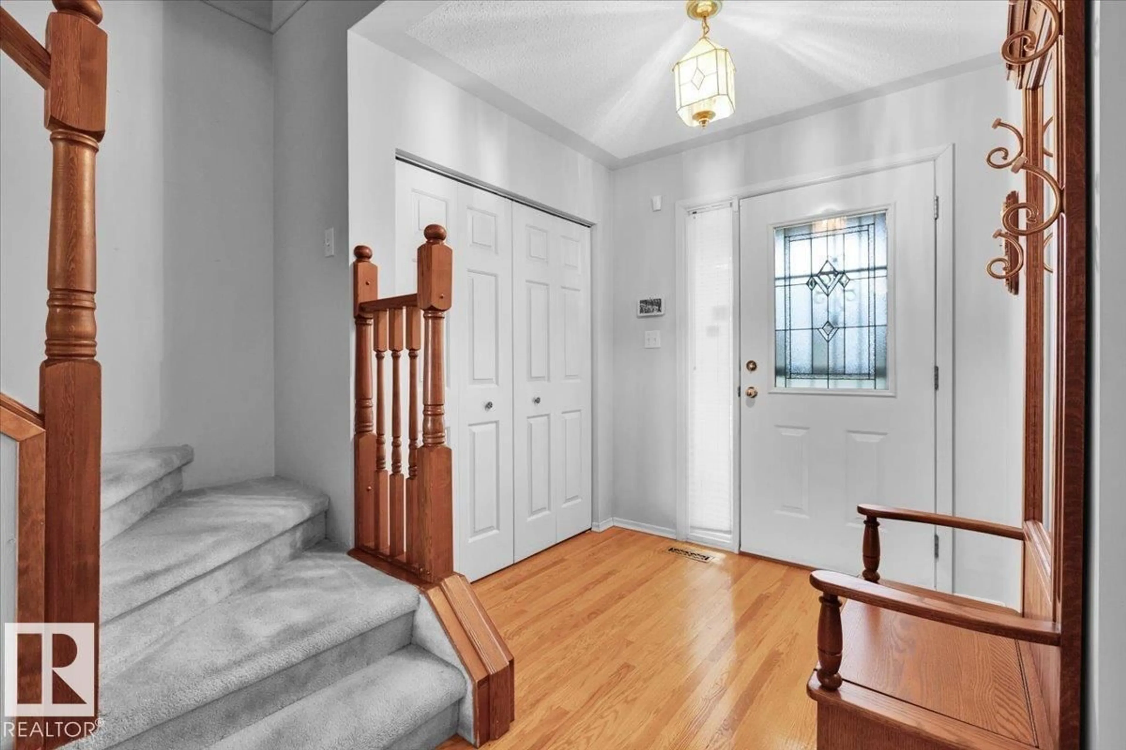 Indoor entryway for 11022 85 AV, Edmonton Alberta T6G0W6