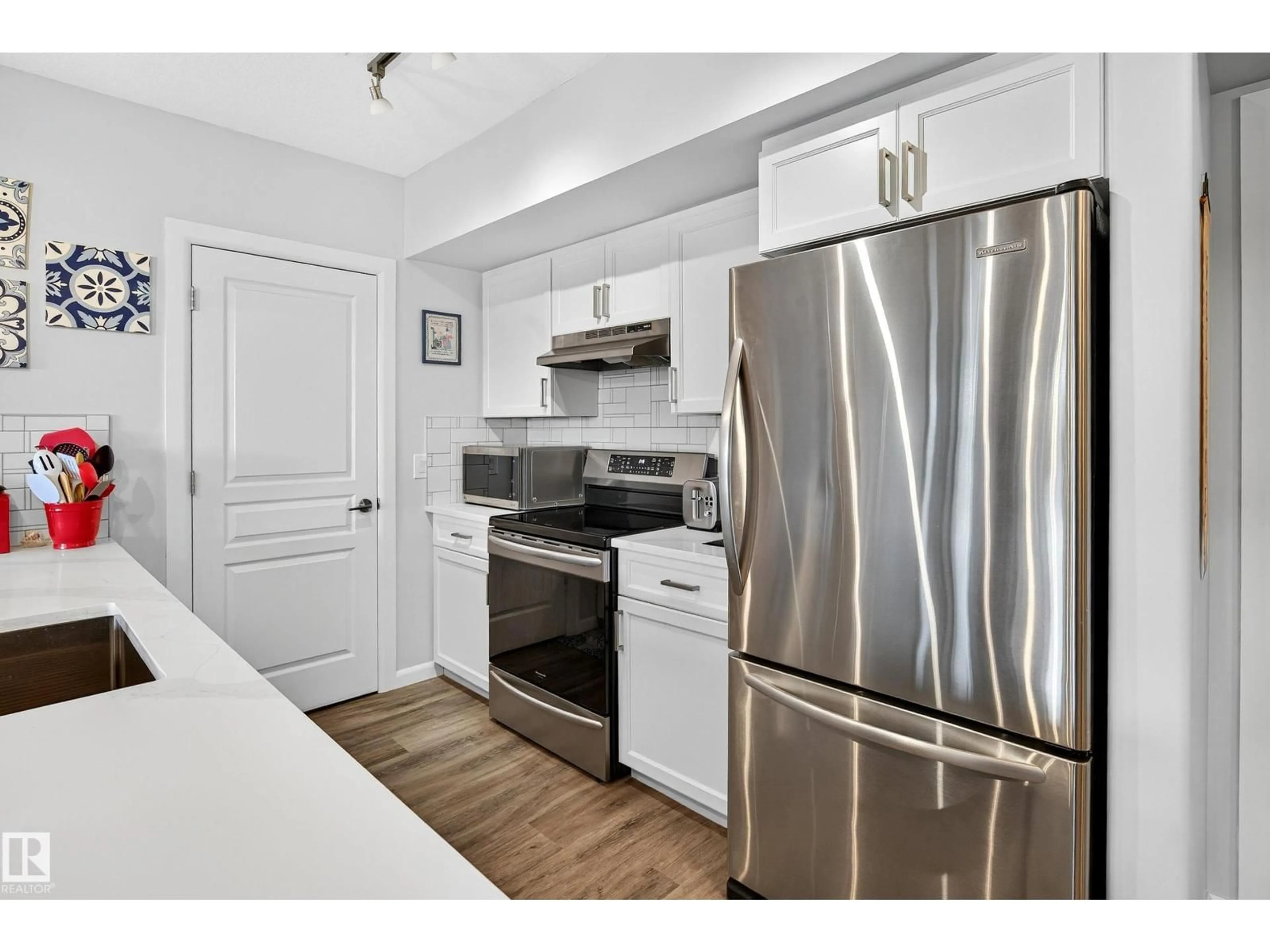 Standard kitchen, unknown for 308 - 500 PALISADES WY, Sherwood Park Alberta T8H0H7