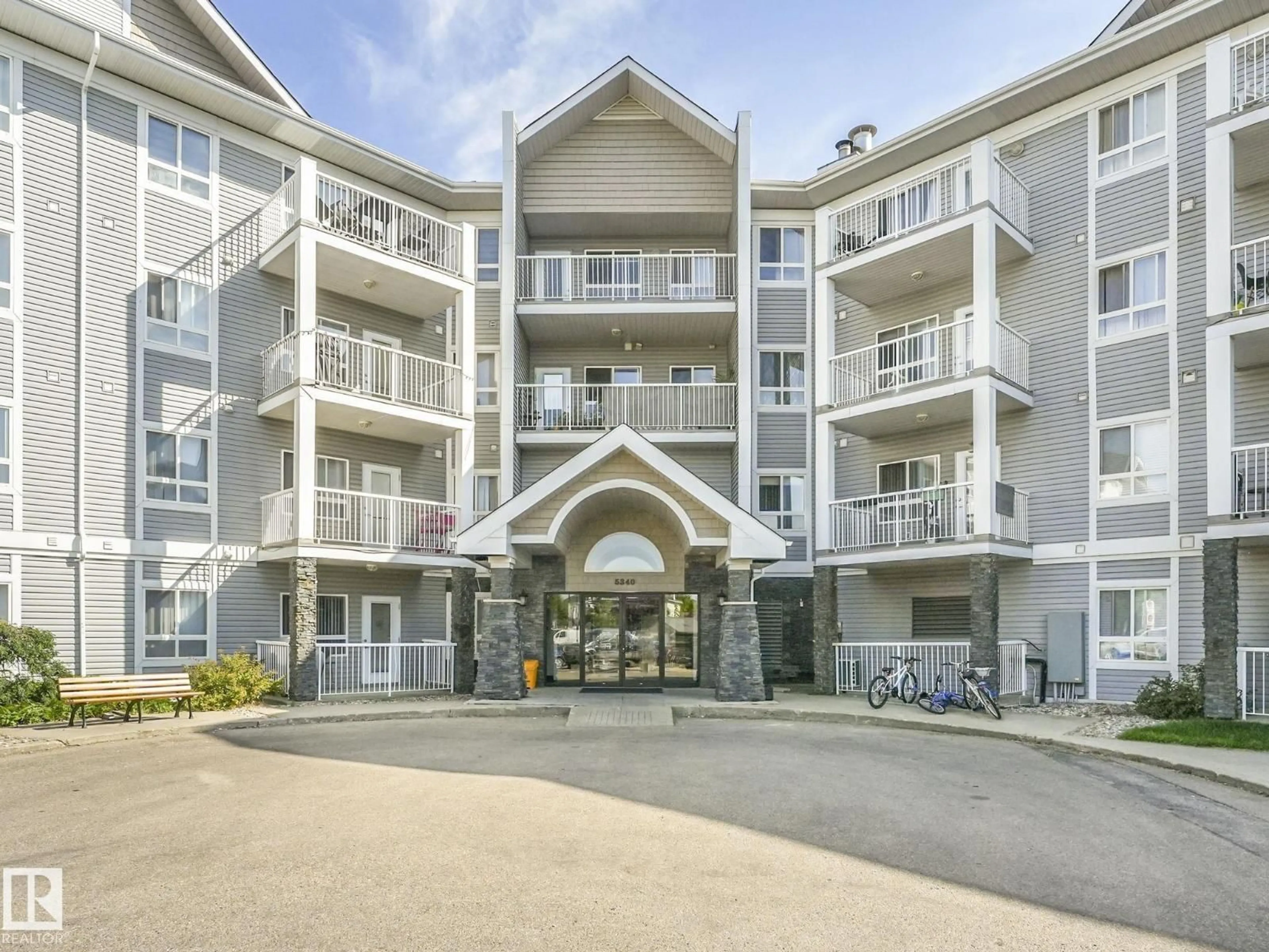 Indoor foyer for #204 - 5340 199 ST, Edmonton Alberta T6M0A5