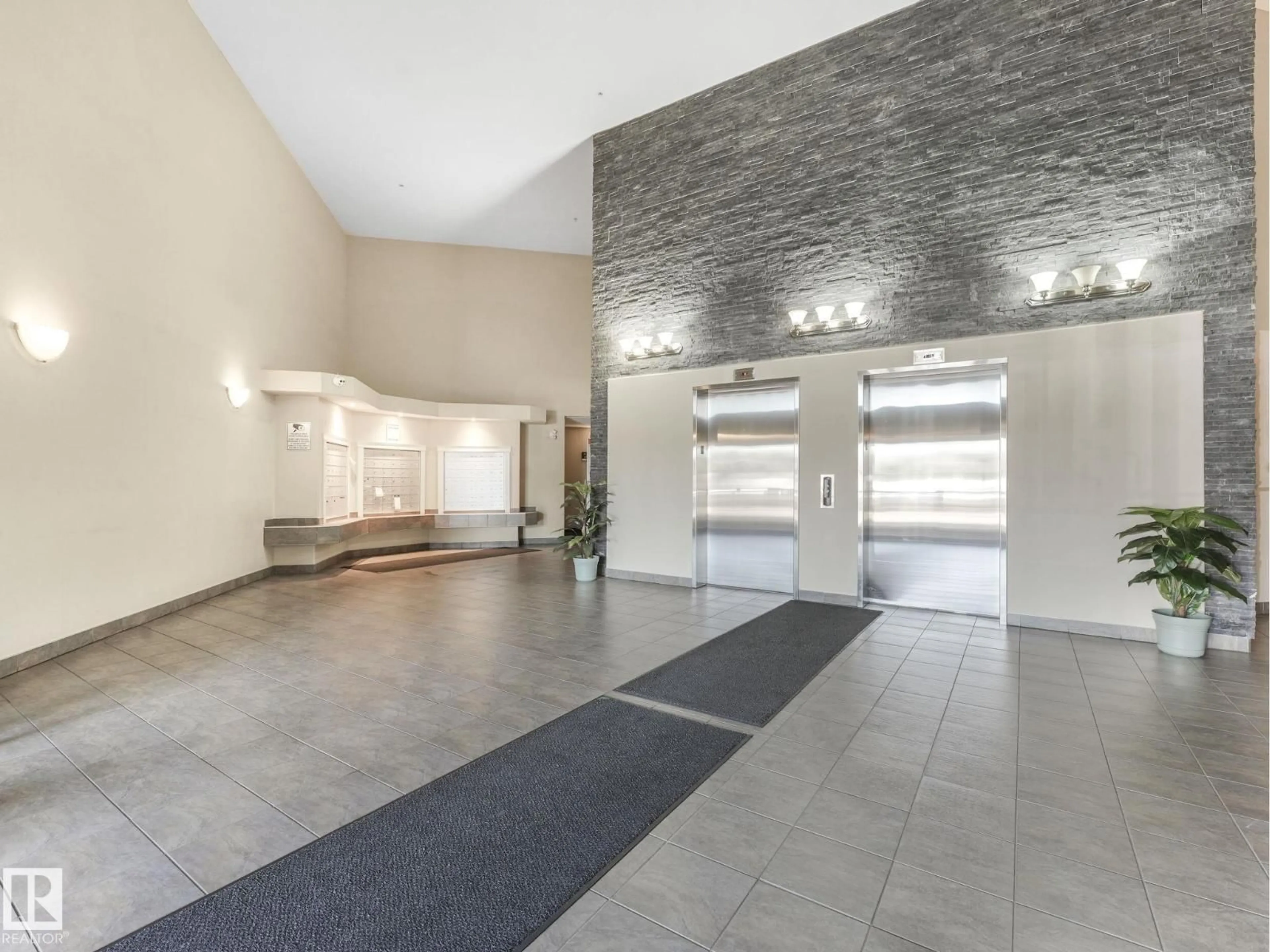 Indoor foyer for #204 - 5340 199 ST, Edmonton Alberta T6M0A5