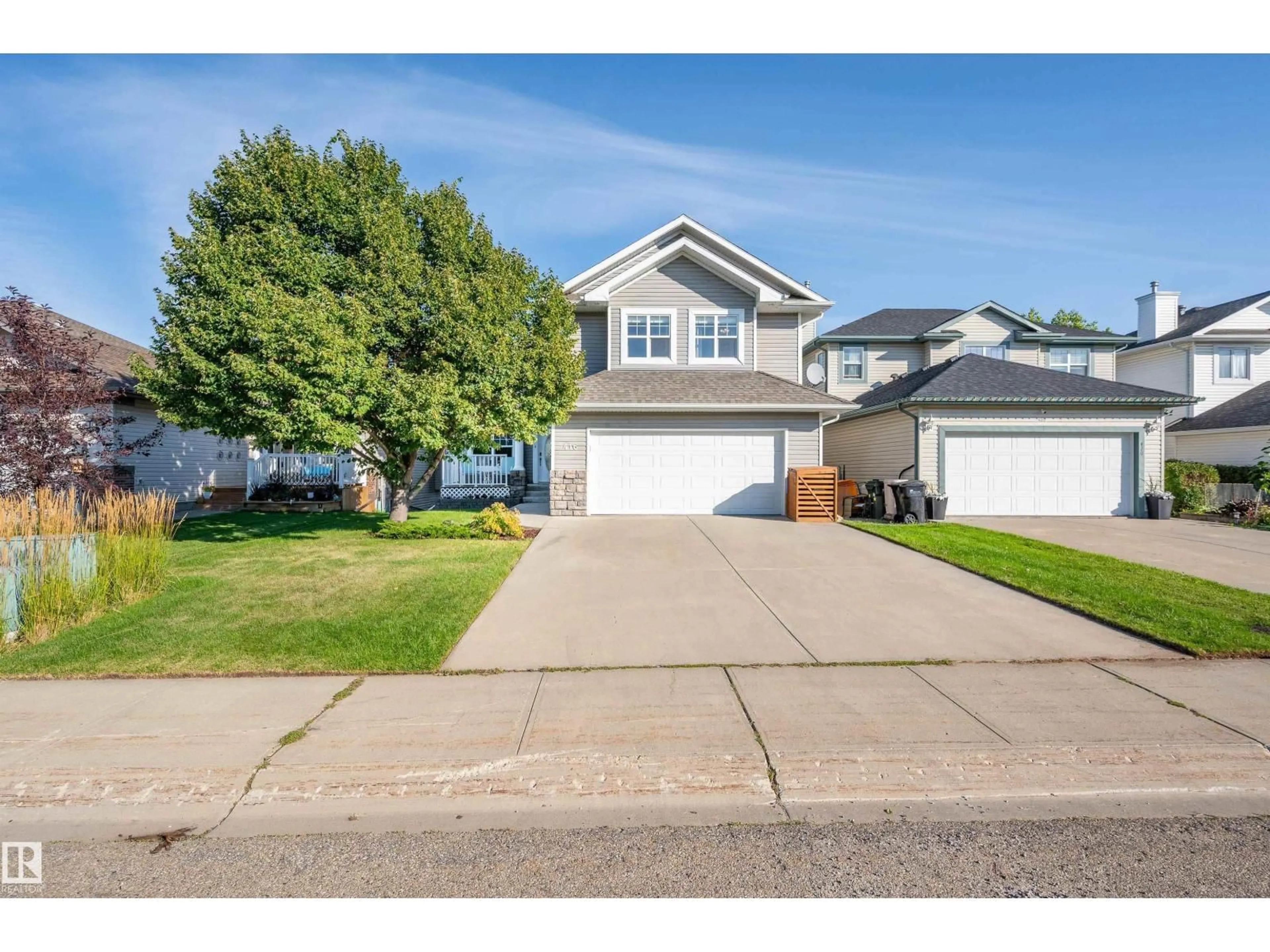 Home with vinyl exterior material, street for 416 FORREST DR, Sherwood Park Alberta T8A6L2