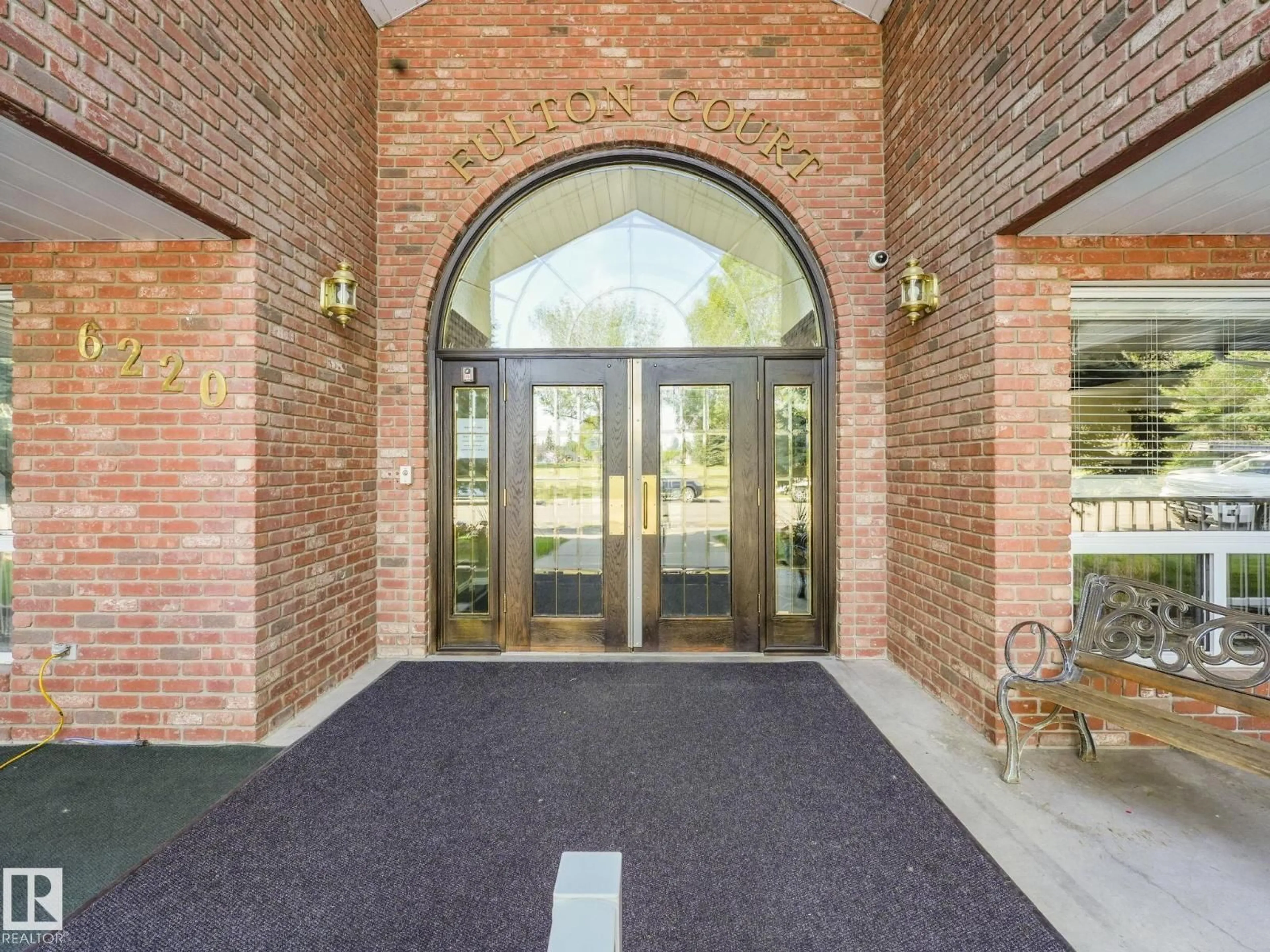 Indoor entryway for 6220 - 114 FULTON RD, Edmonton Alberta T6A3T4