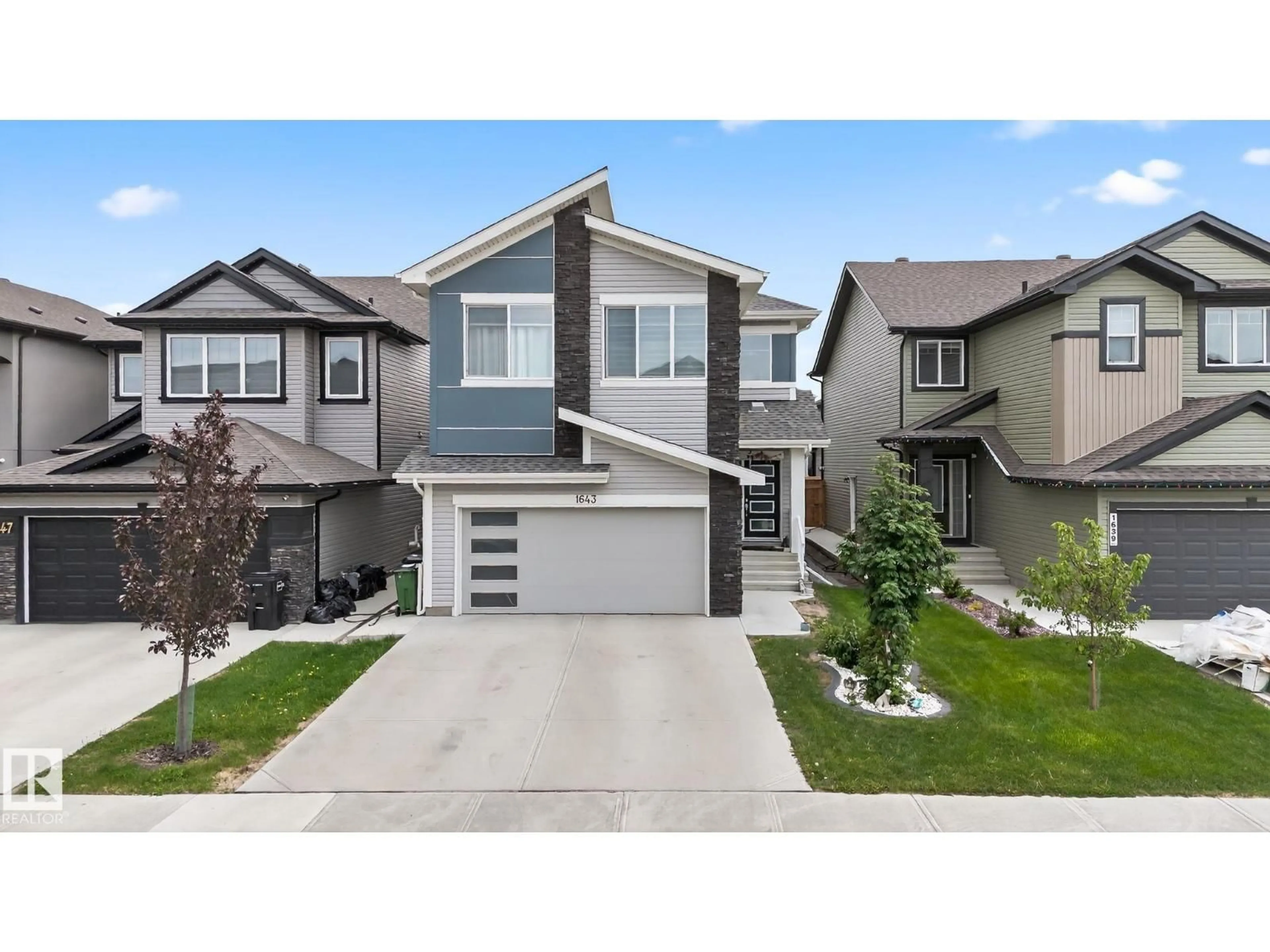 Home with vinyl exterior material, street for 1643 14 ST, Edmonton Alberta T6T2N6