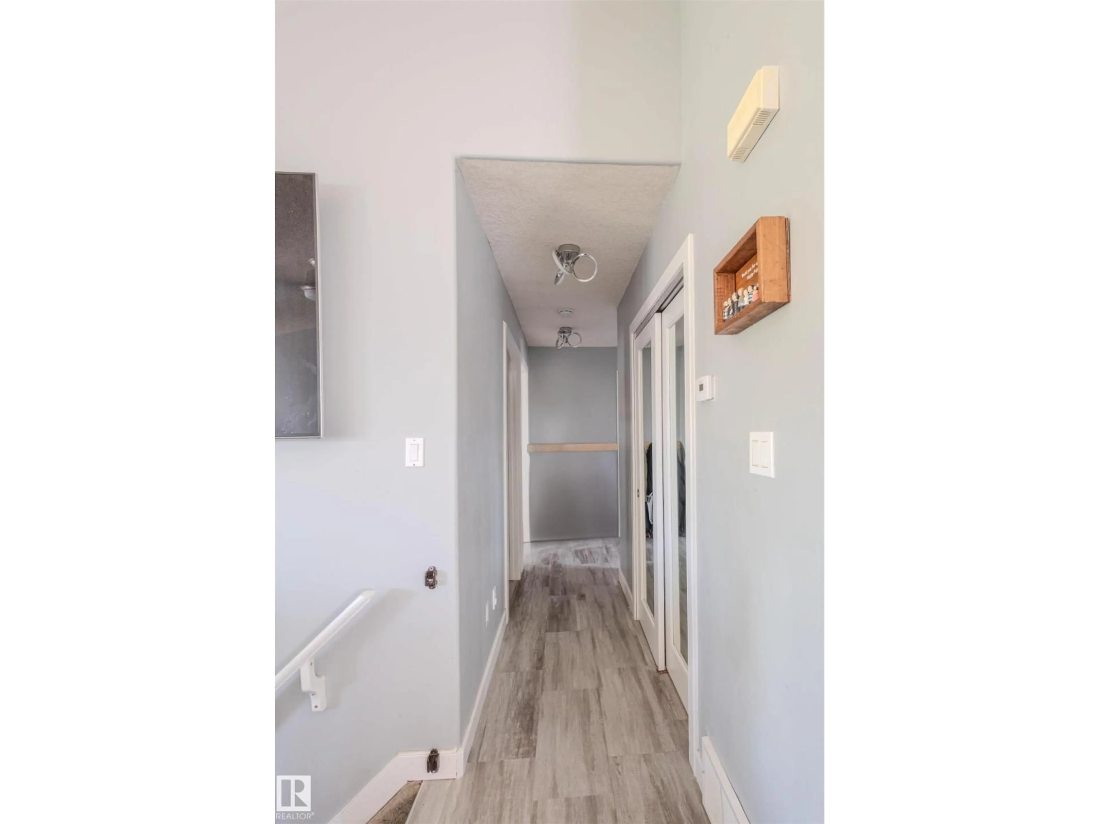 Indoor entryway for 2716 44A AV, Edmonton Alberta T6T1K1