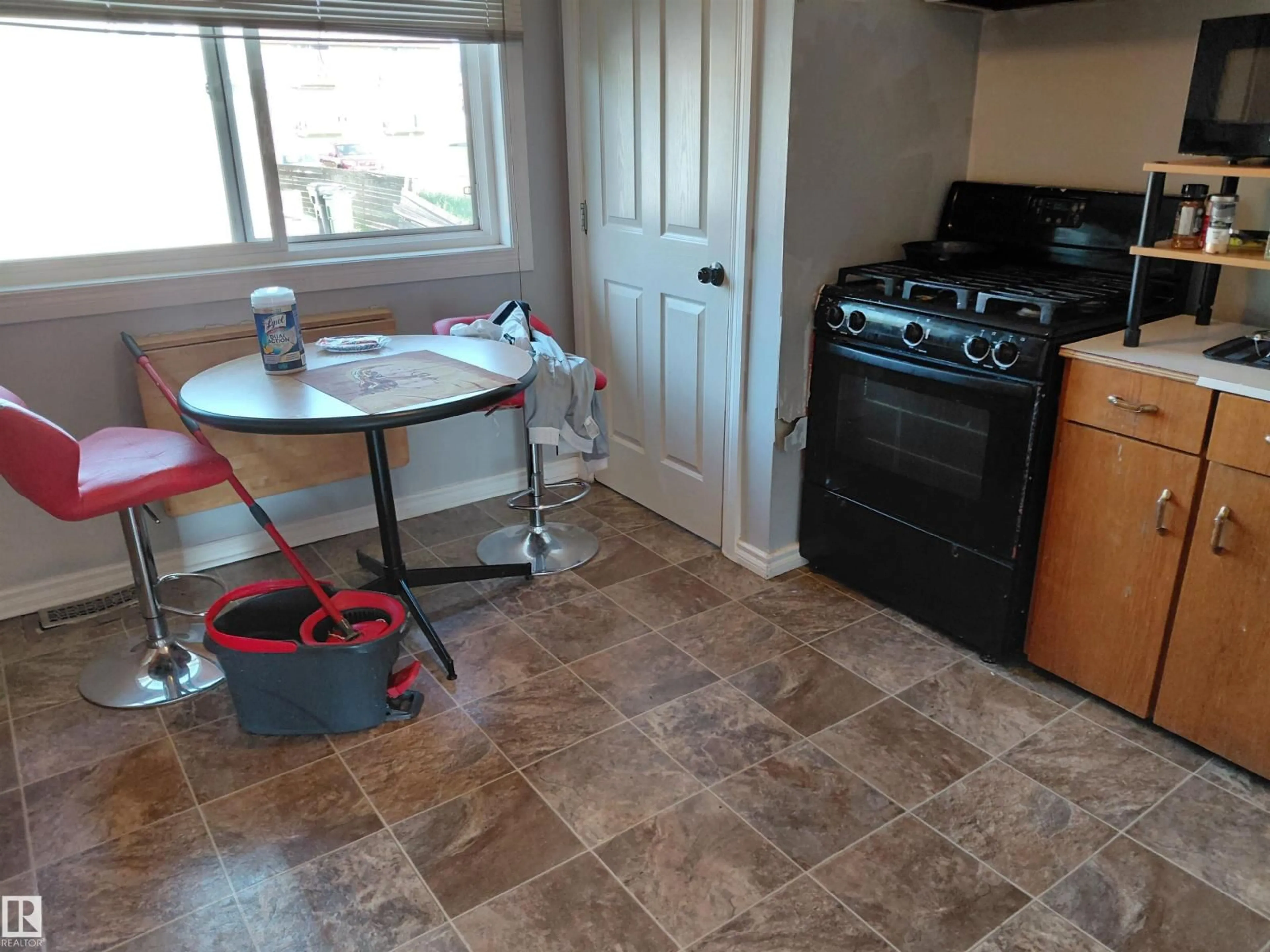 Standard kitchen, ceramic/tile floor for NW - 10451 157 ST, Edmonton Alberta T5P2V1