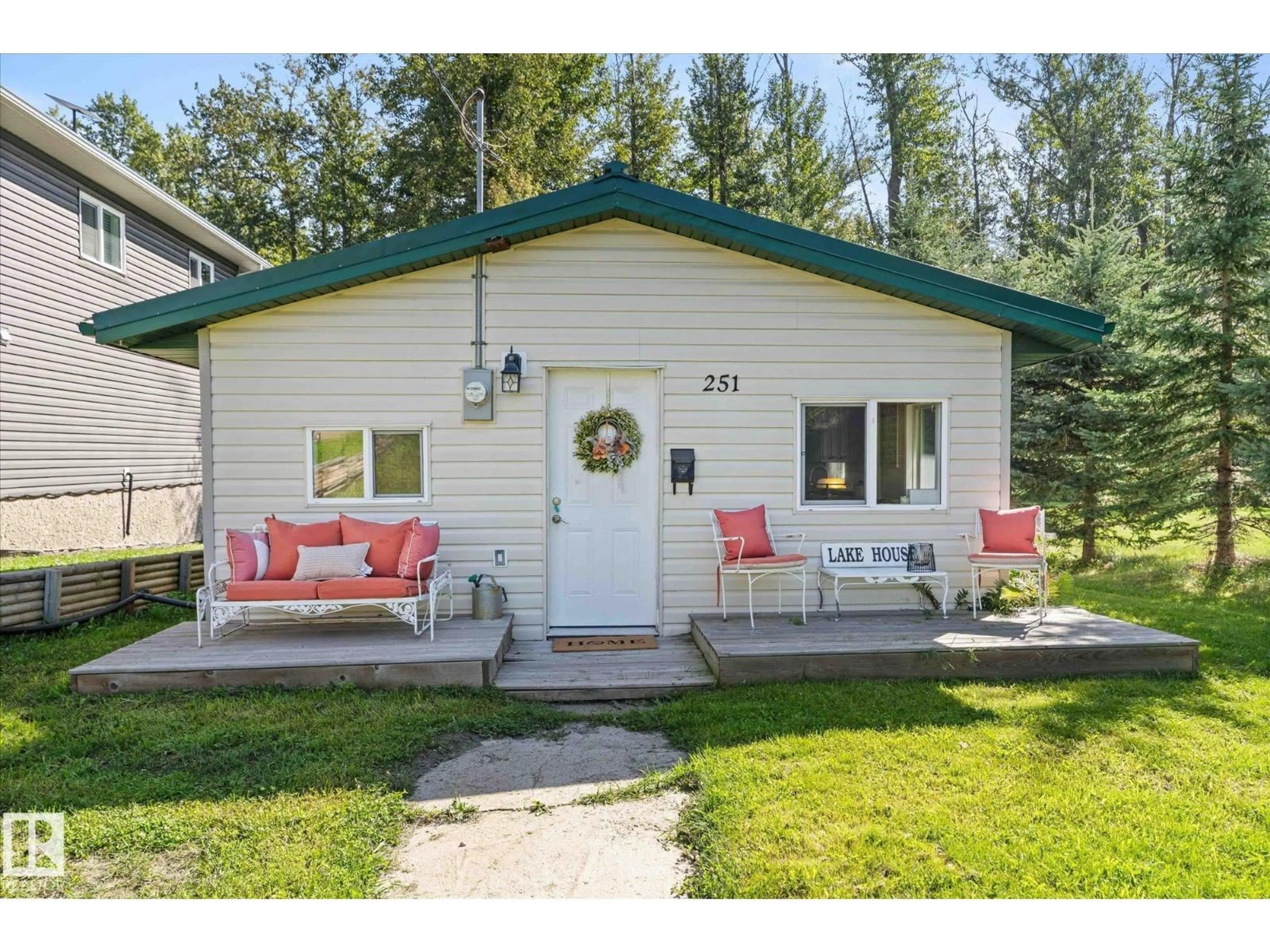 Patio, street for 251 RANGE ROAD 20, Rural Parkland County Alberta T7Z2V2