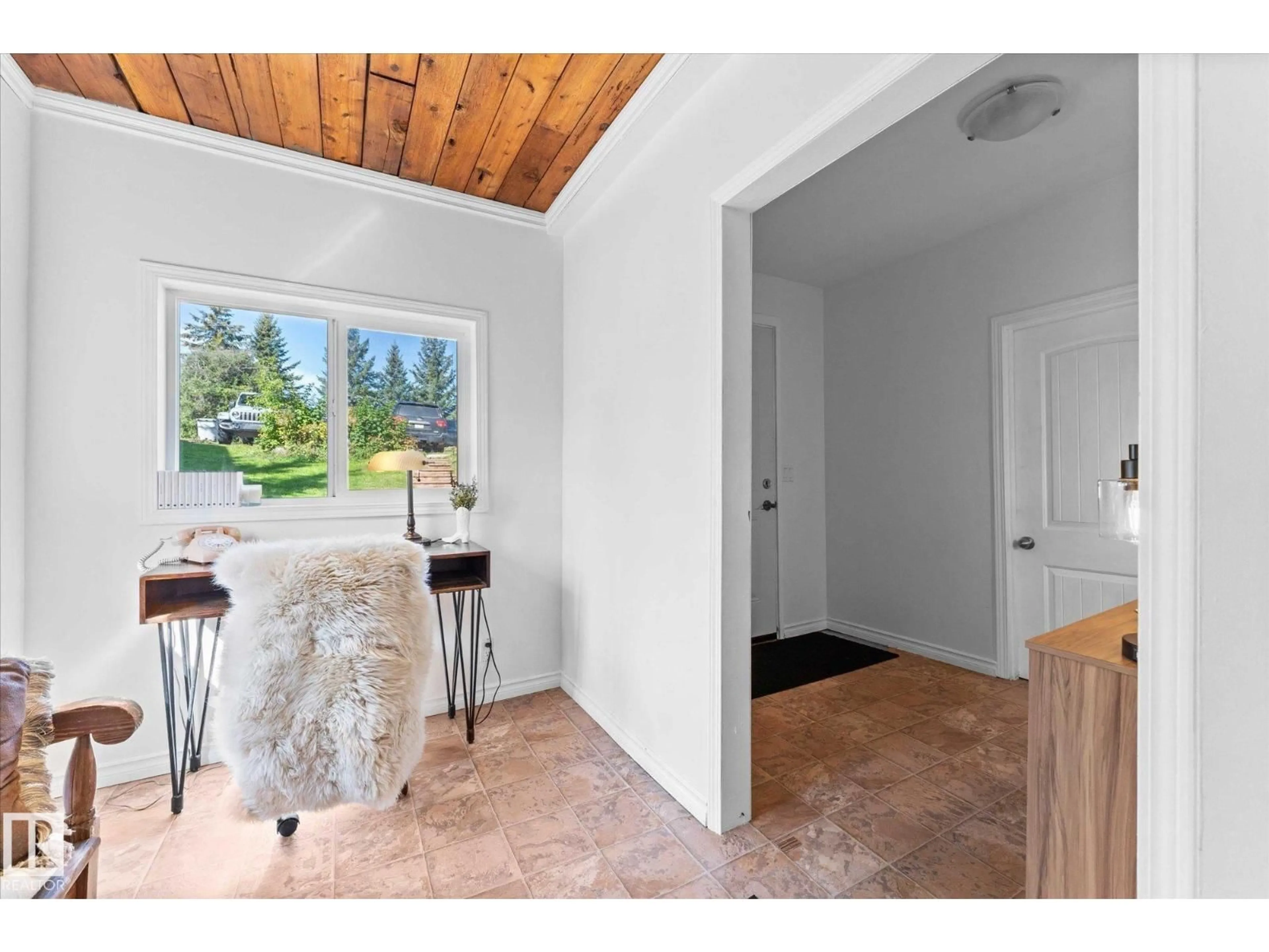 Indoor entryway for 251 RANGE ROAD 20, Rural Parkland County Alberta T7Z2V2