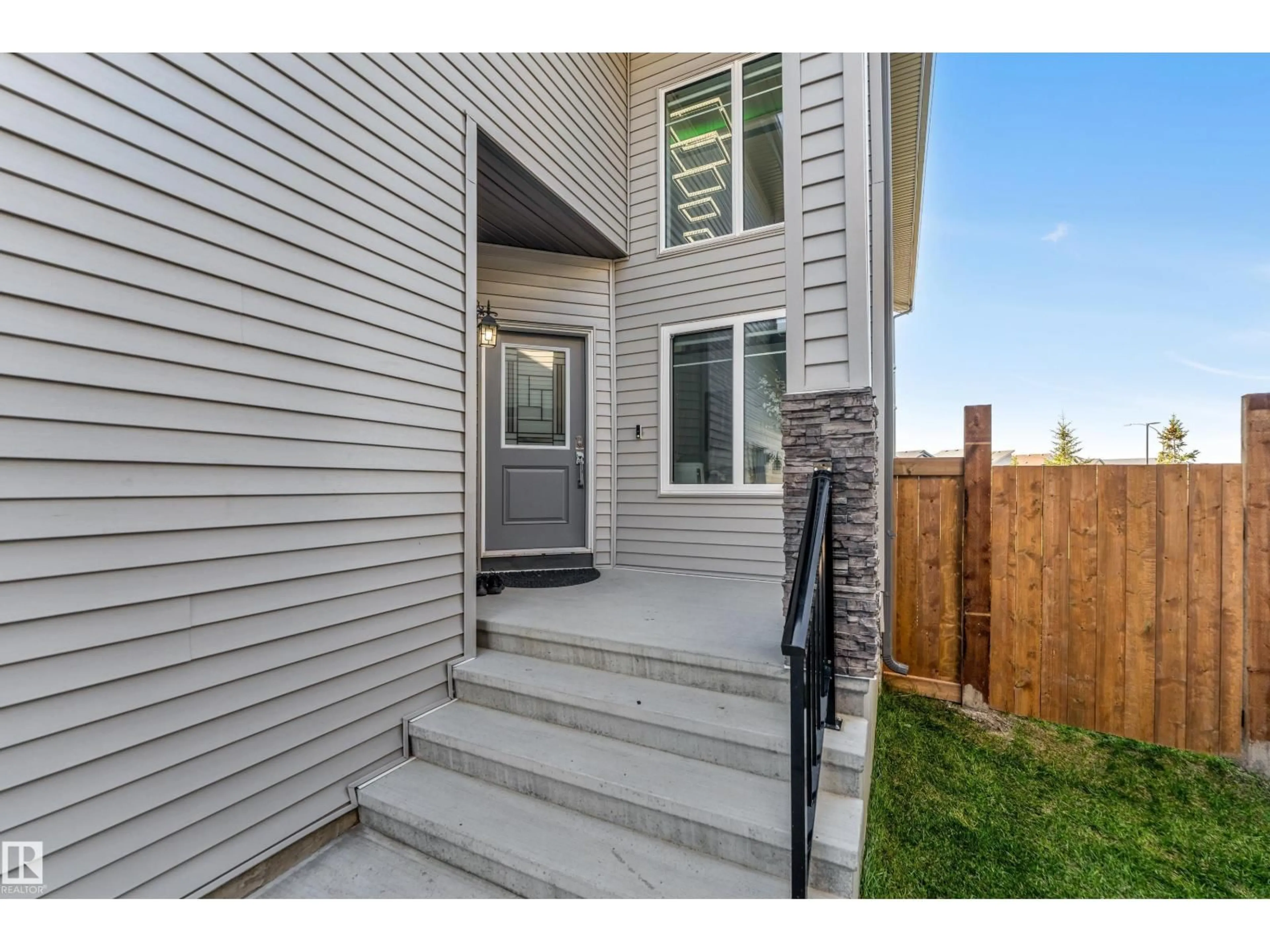 Unknown for 6221 172A AV, Edmonton Alberta T5Y3V5