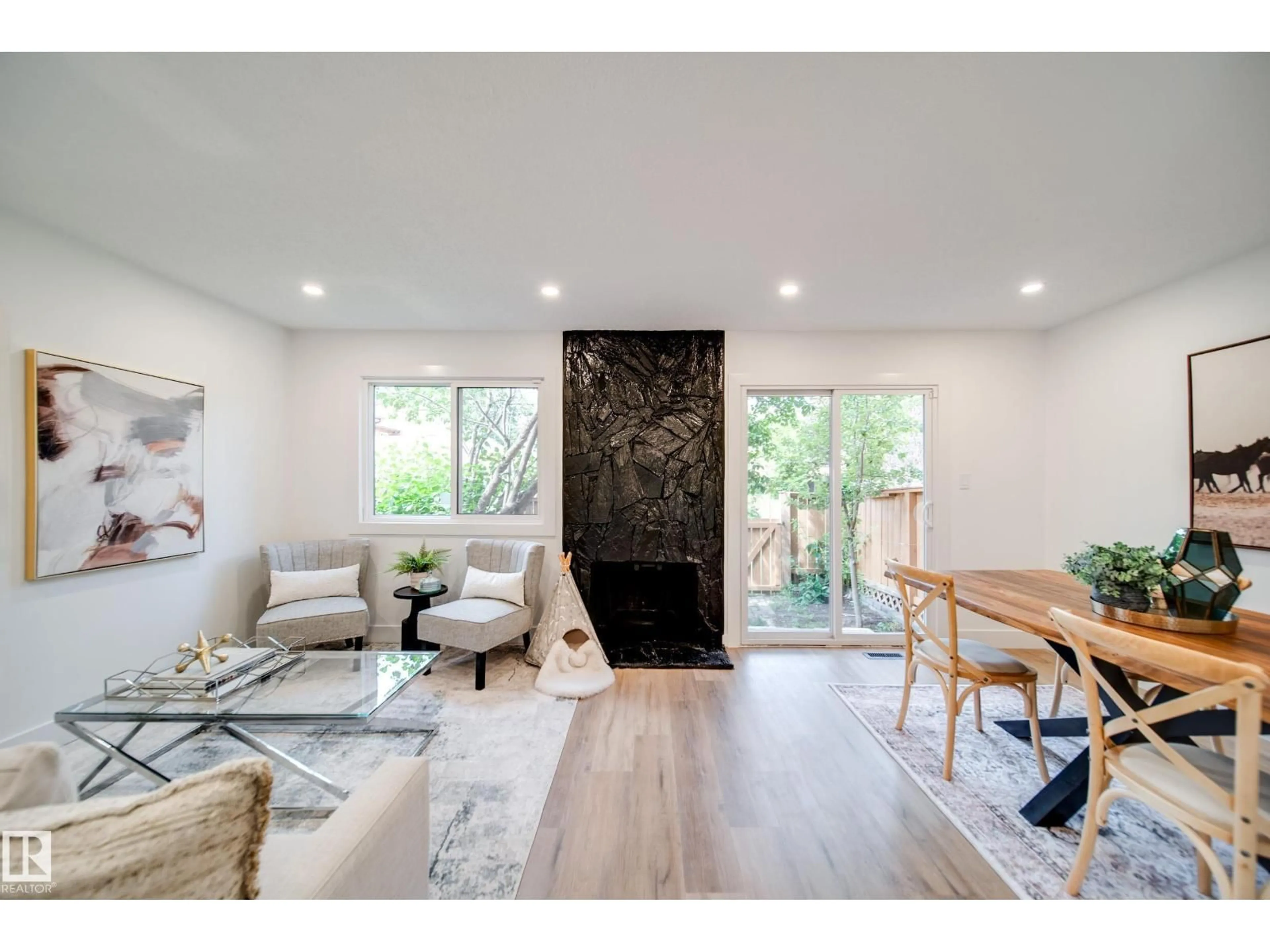 Living room with furniture, unknown for 6098 MILL WOODS NW, Edmonton Alberta T6L1N5