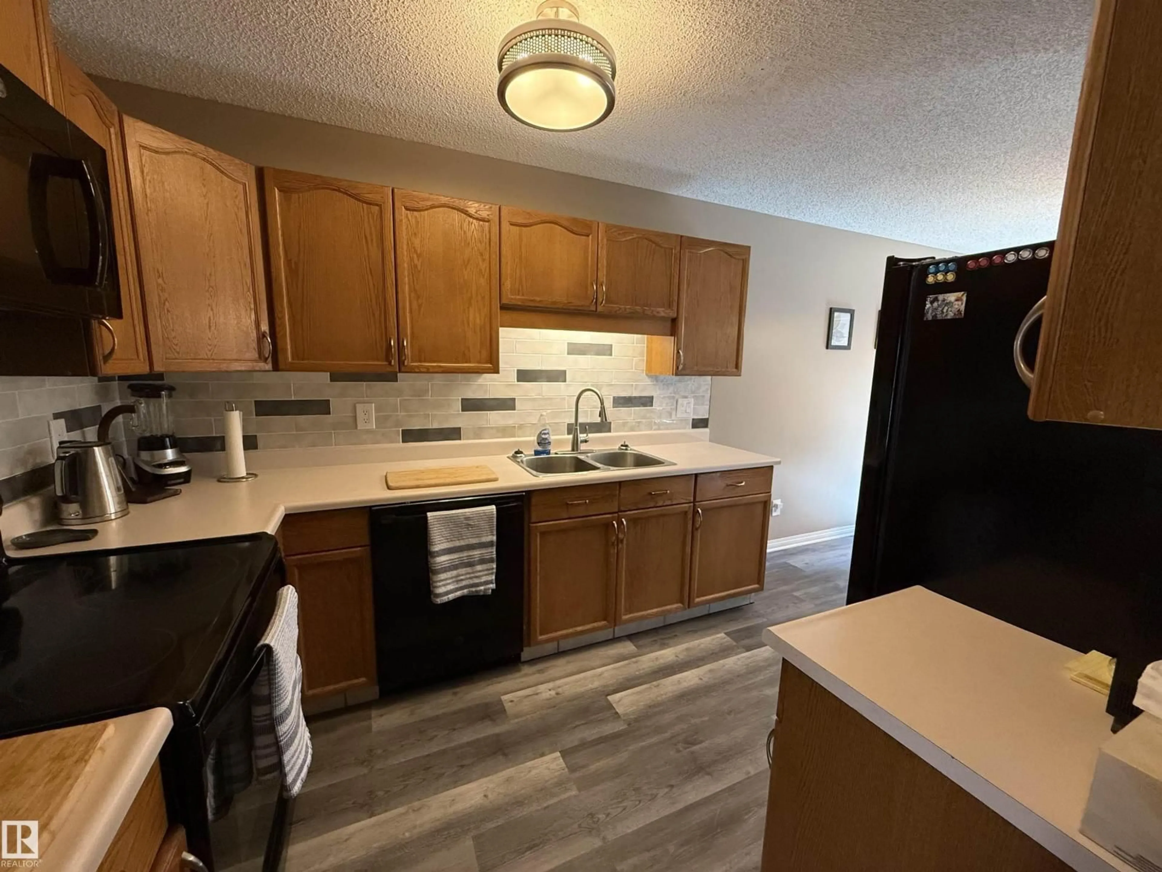 Standard kitchen, unknown for NW - 17053 113 ST, Edmonton Alberta T5X5Y9