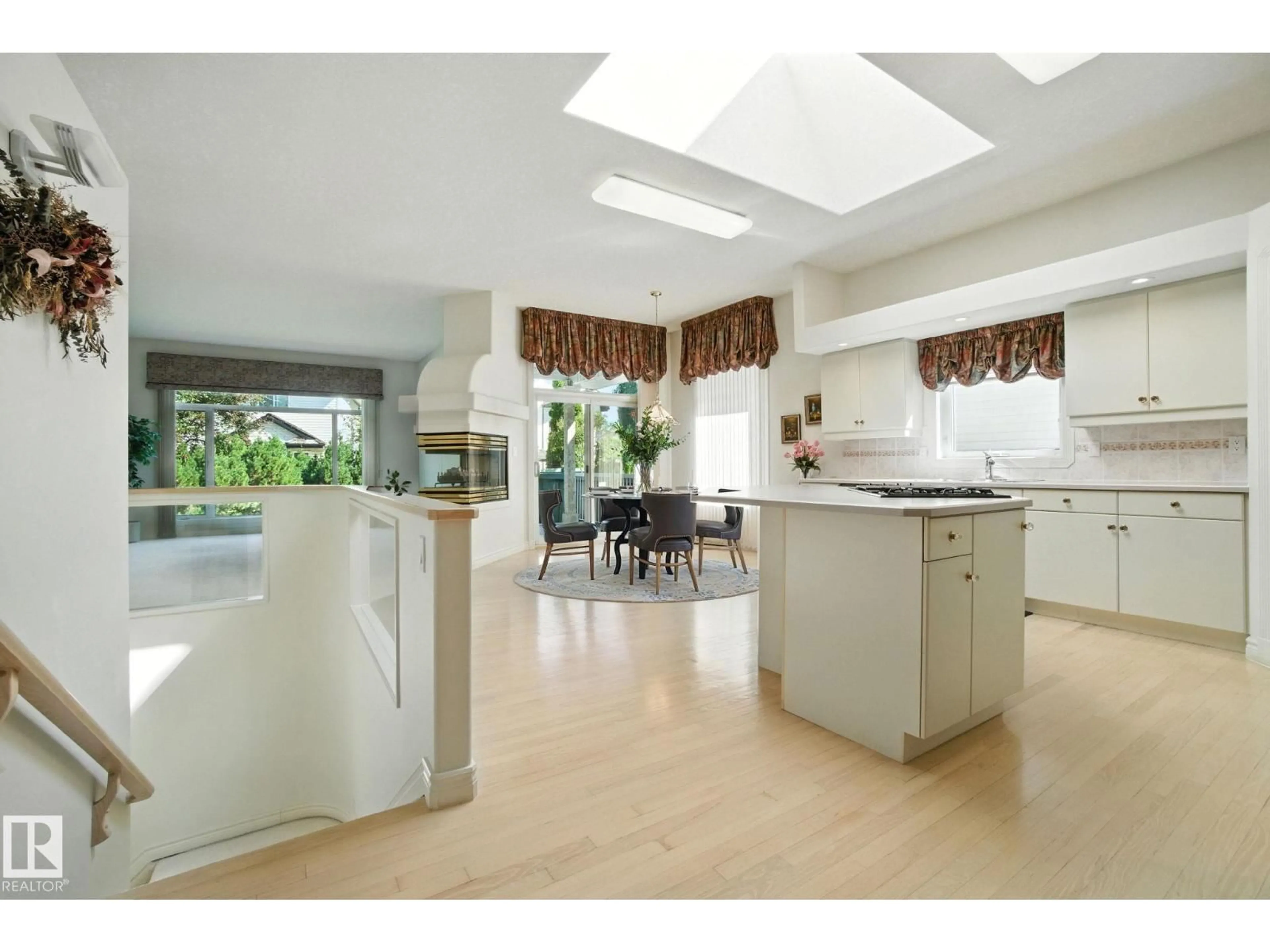 Open concept kitchen, ceramic/tile floor for SW - 172 BLACKBURN W, Edmonton Alberta T6W1B6