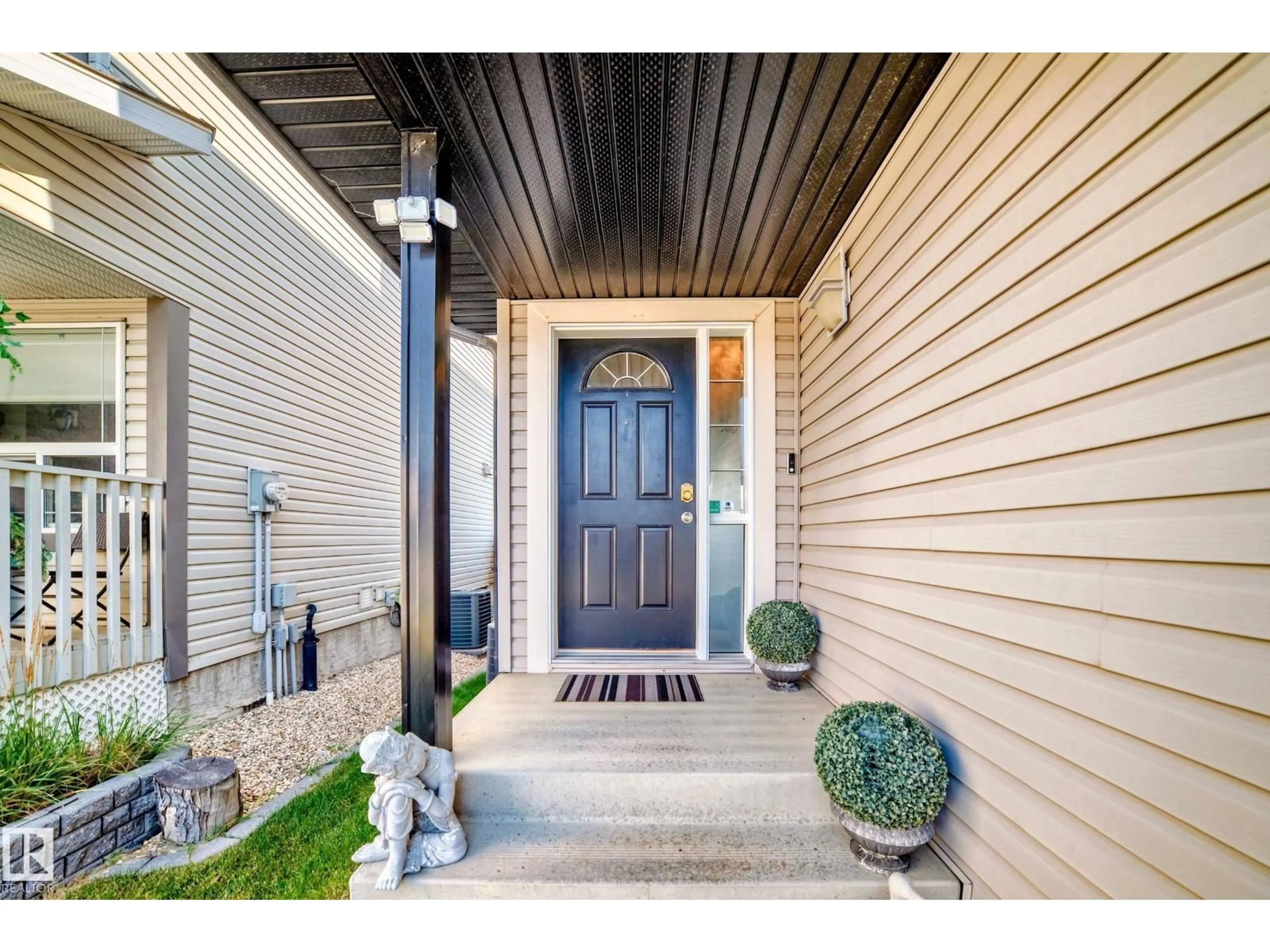 Indoor entryway for NW - 5506 165 AV, Edmonton Alberta T5Y3K8