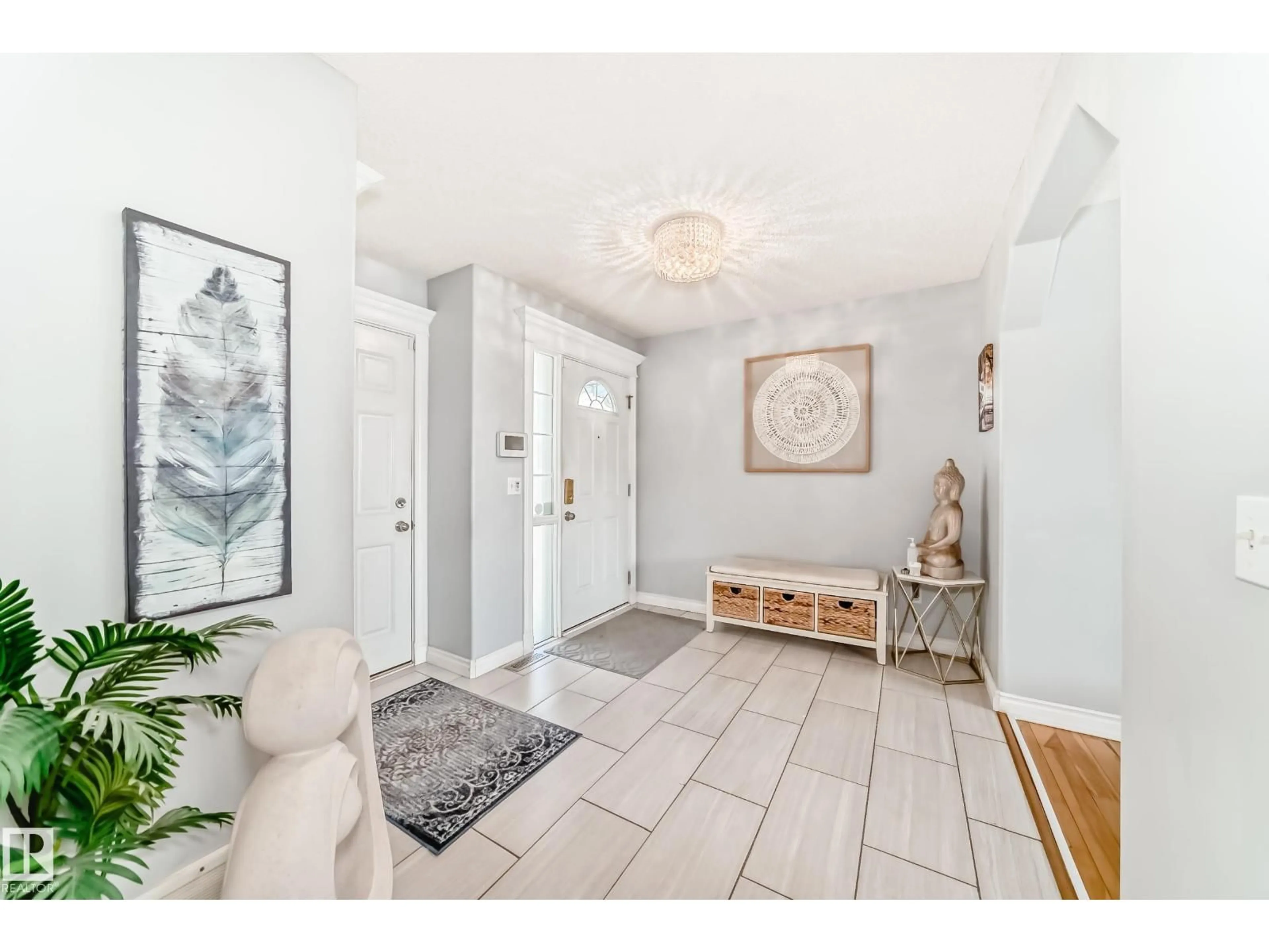Indoor entryway for NW - 5506 165 AV, Edmonton Alberta T5Y3K8