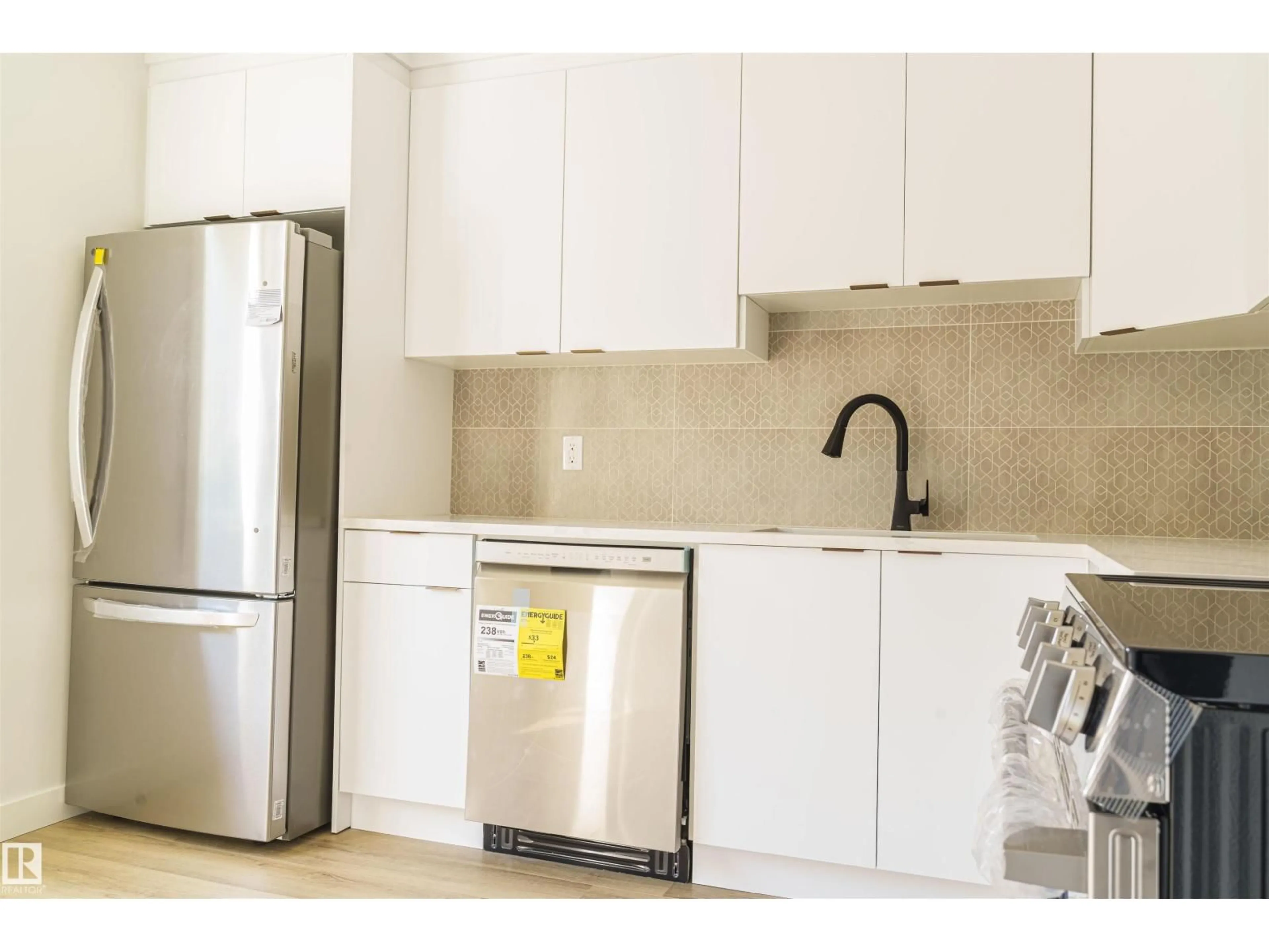 Standard kitchen, unknown for 208 MORIN MAZE MZ, Edmonton Alberta T6K1V1