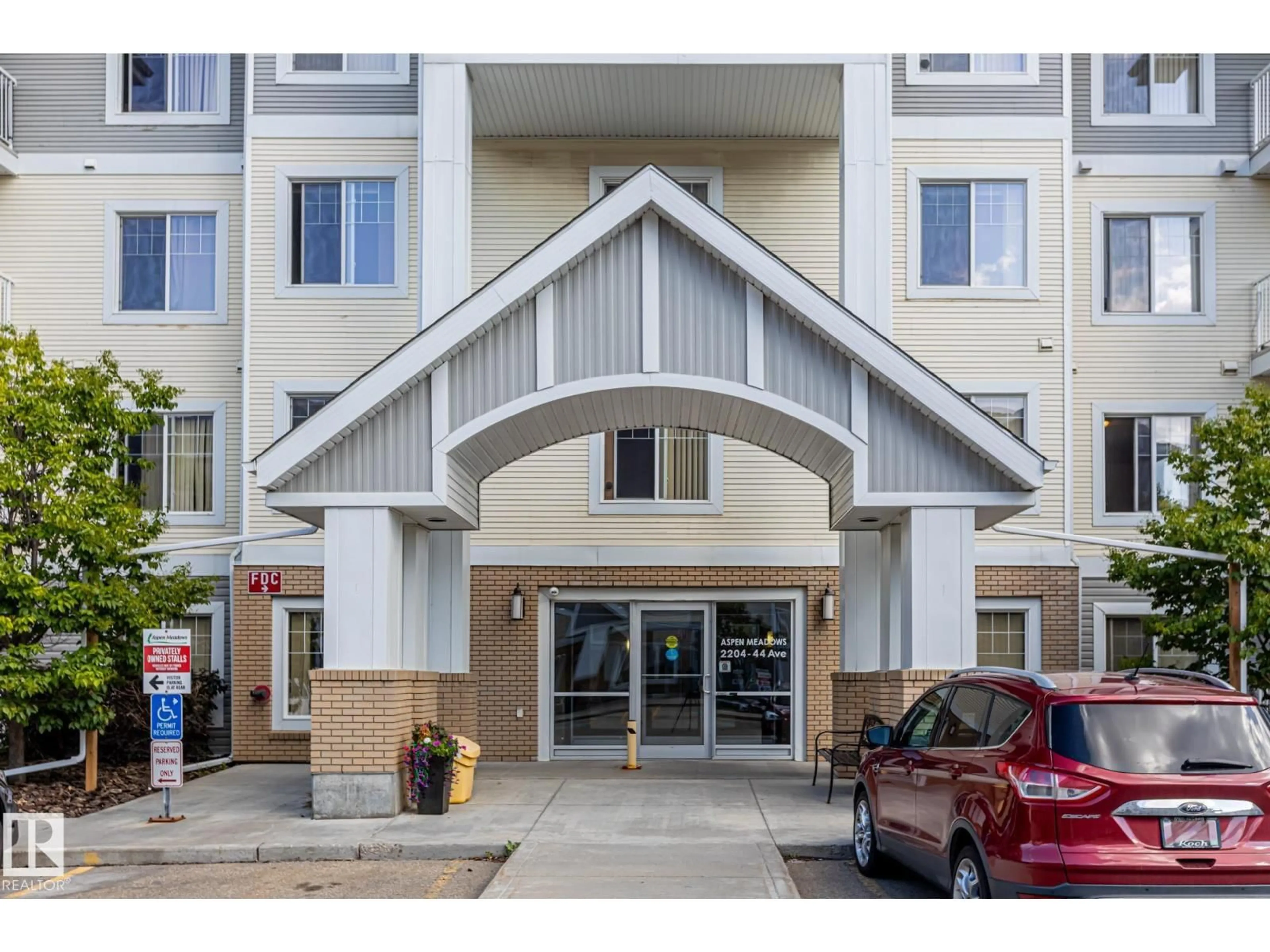 Indoor foyer for 208 - 2204 44 AV, Edmonton Alberta T6T0G5