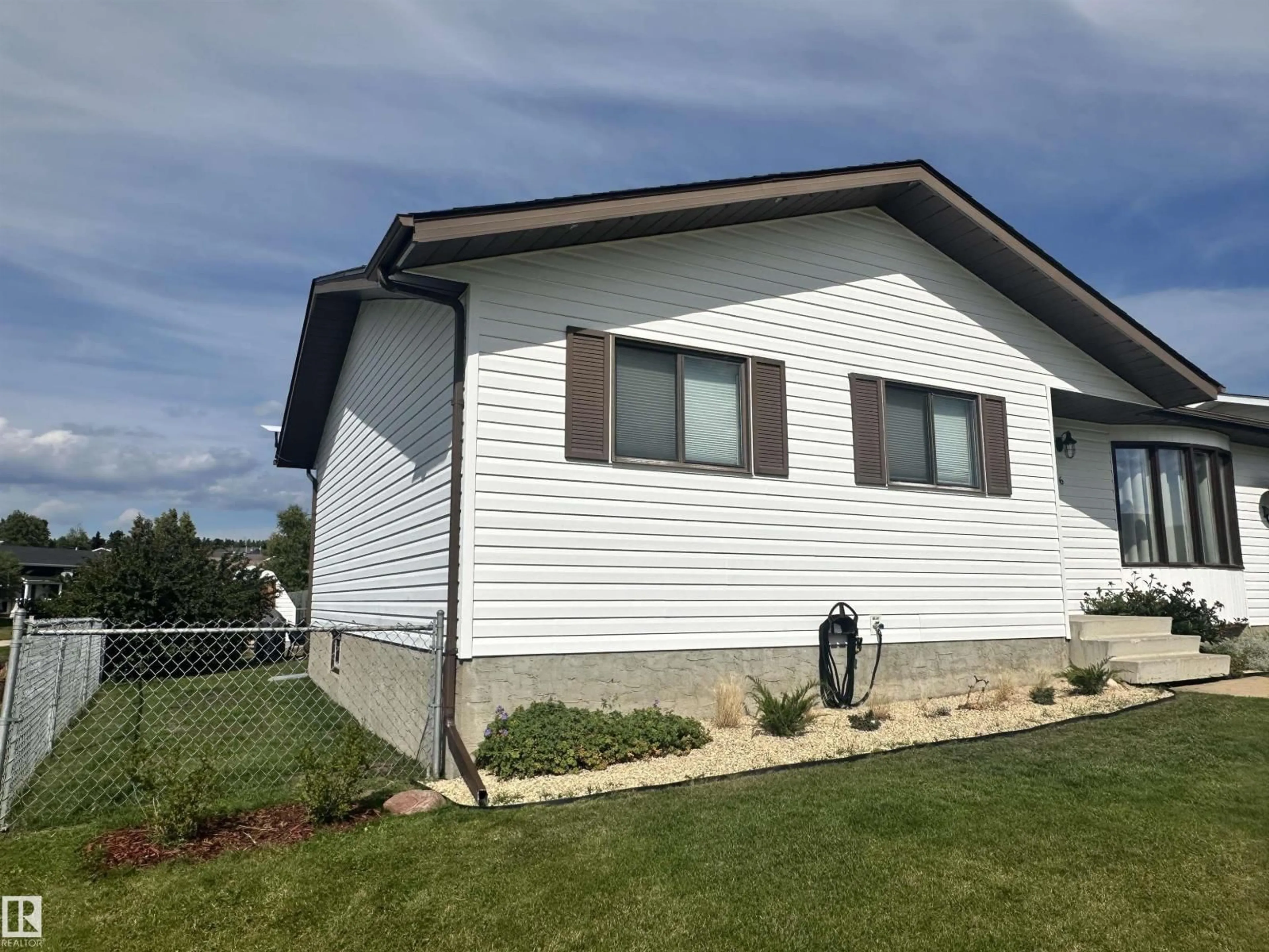 Home with vinyl exterior material, building for 6 ISBISTER AV, Swan Hills Alberta T0G2C0