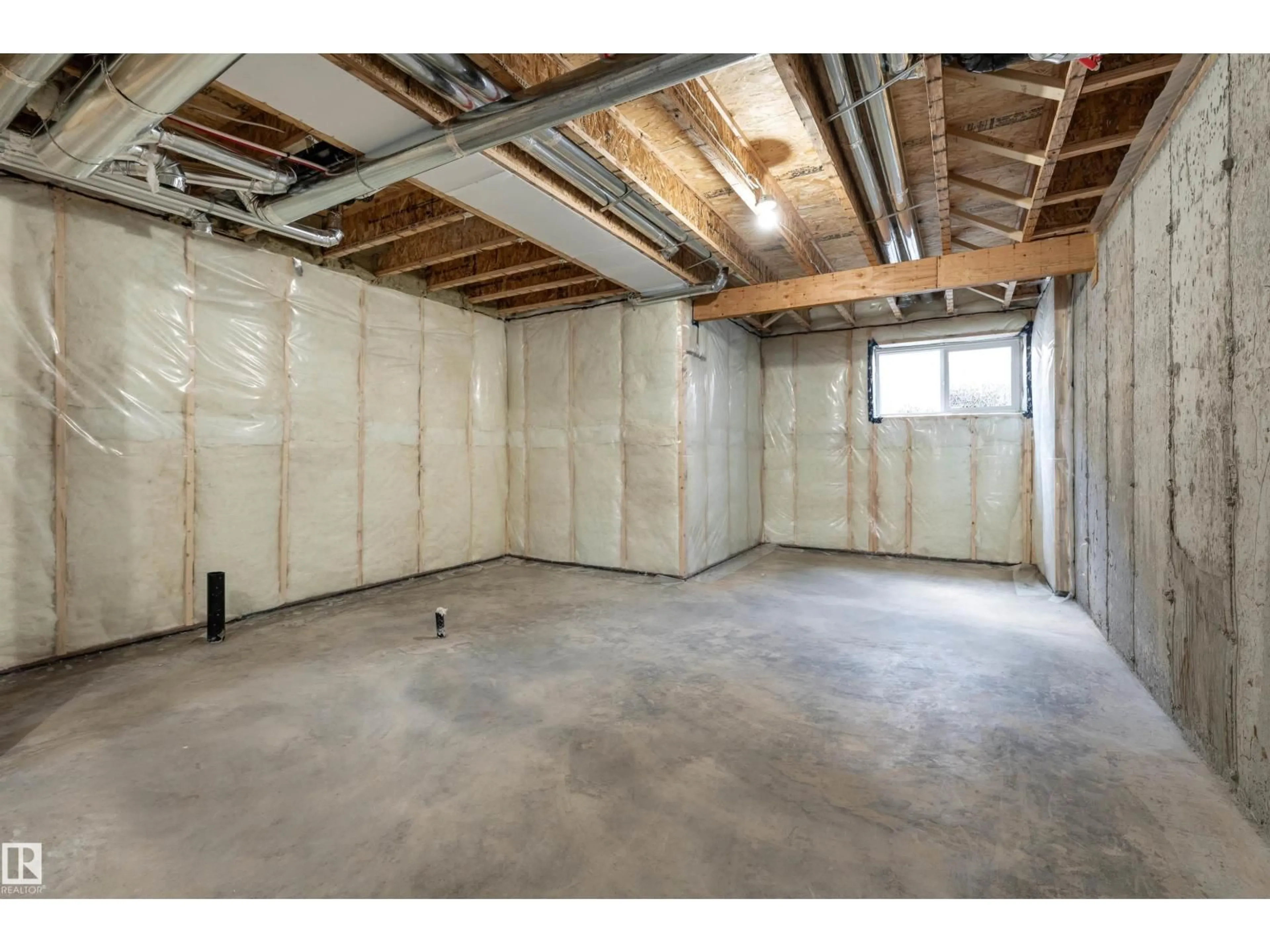 Indoor garage for 3117 MAGPIE WY, Edmonton Alberta T5S0V3