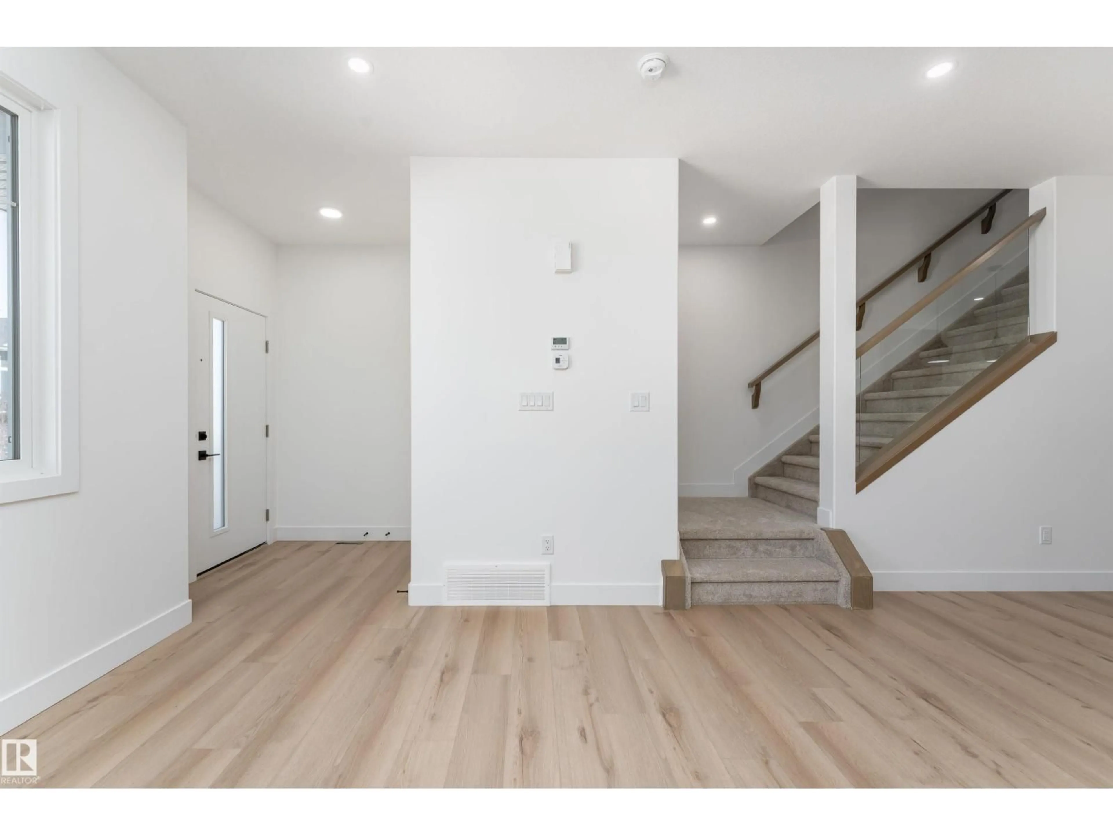 Indoor entryway for 3117 MAGPIE WY, Edmonton Alberta T5S0V3