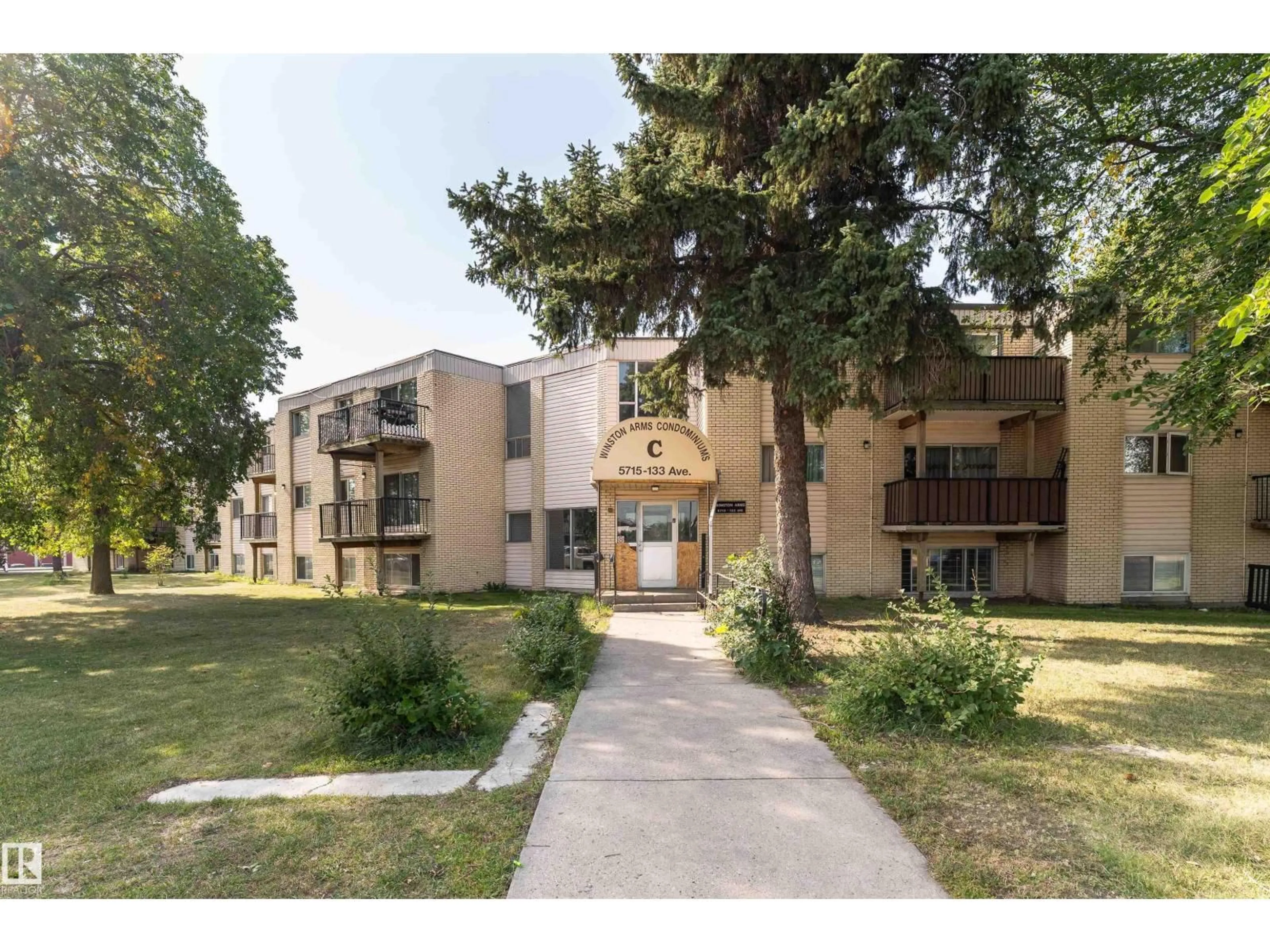 Patio, street for 4B - 13230 FORT RD, Edmonton Alberta T5A1C2