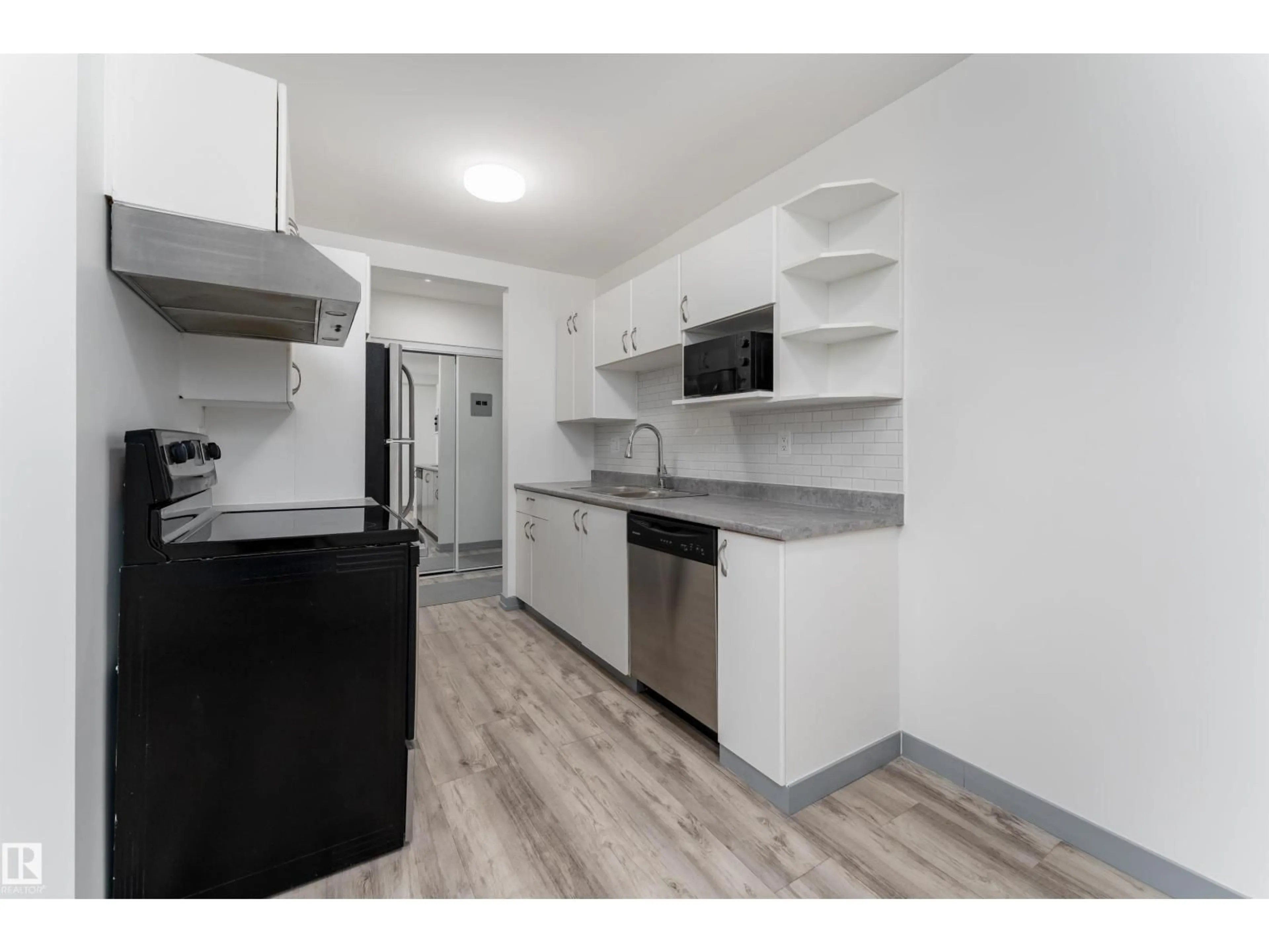Standard kitchen, wood/laminate floor for 4B - 13230 FORT RD, Edmonton Alberta T5A1C2