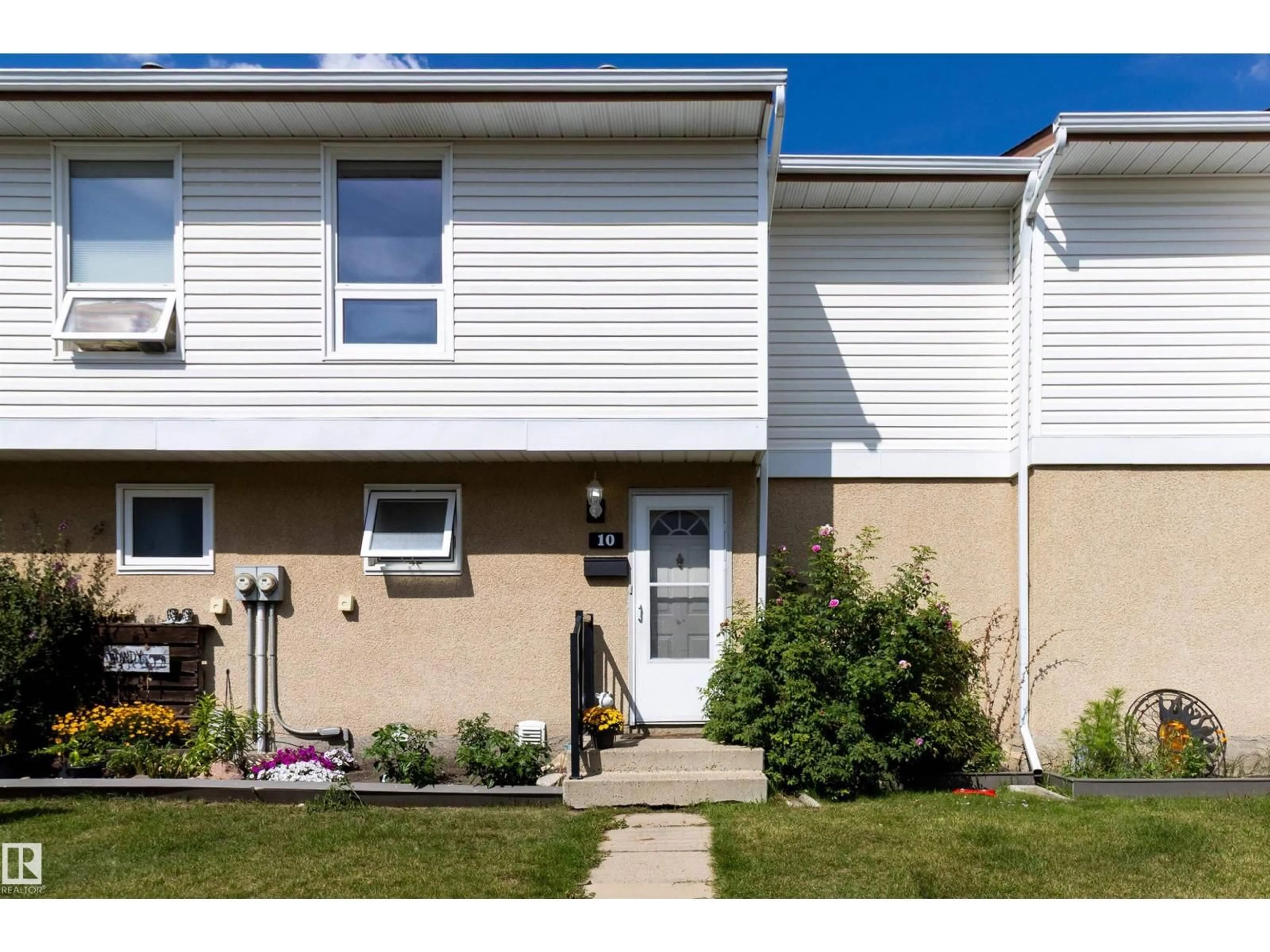 Home with vinyl exterior material, street for 9310 - 10 MORINVILLE DR, Morinville Alberta T8R1J8