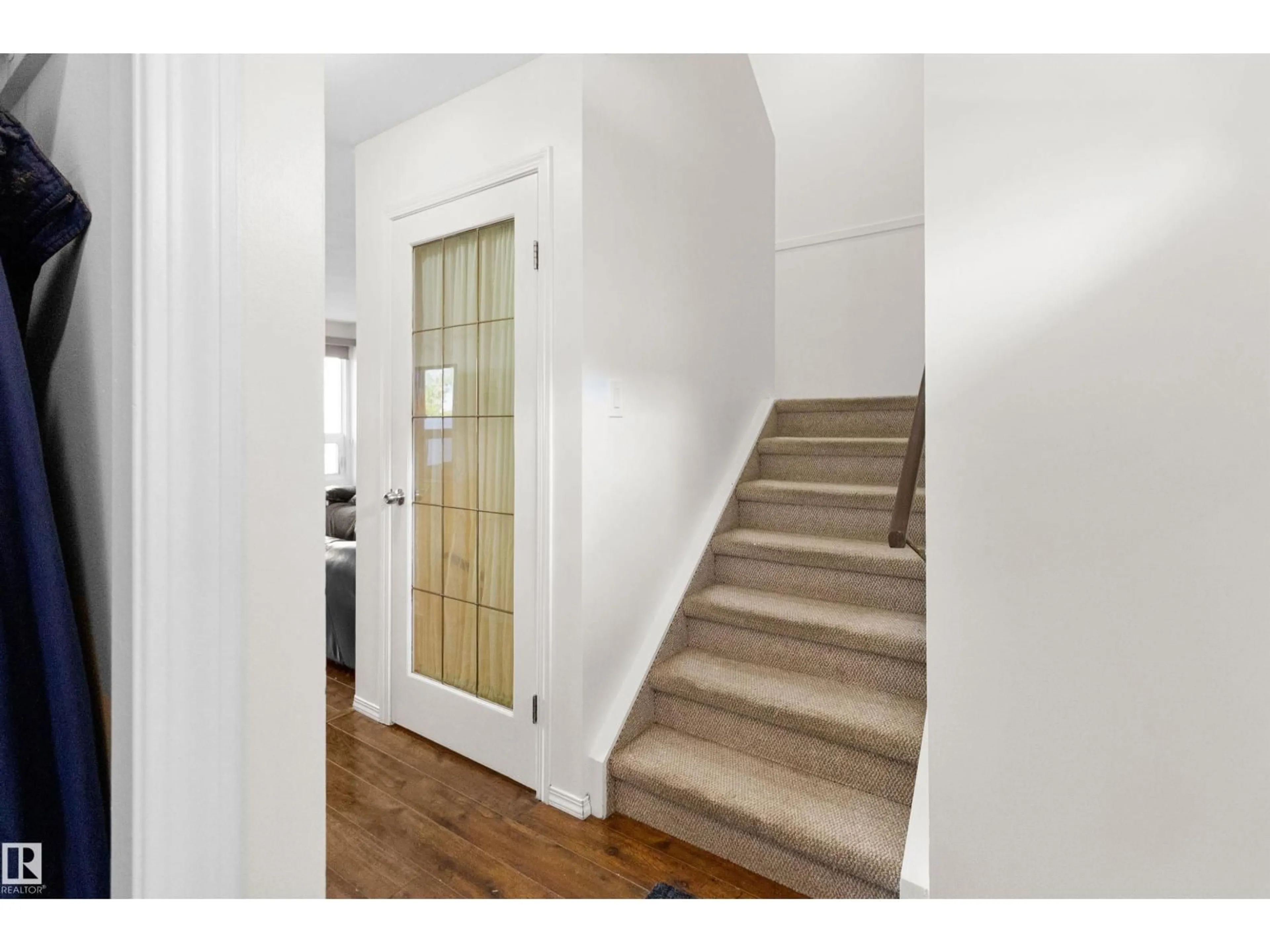 Indoor entryway for 9310 - 10 MORINVILLE DR, Morinville Alberta T8R1J8