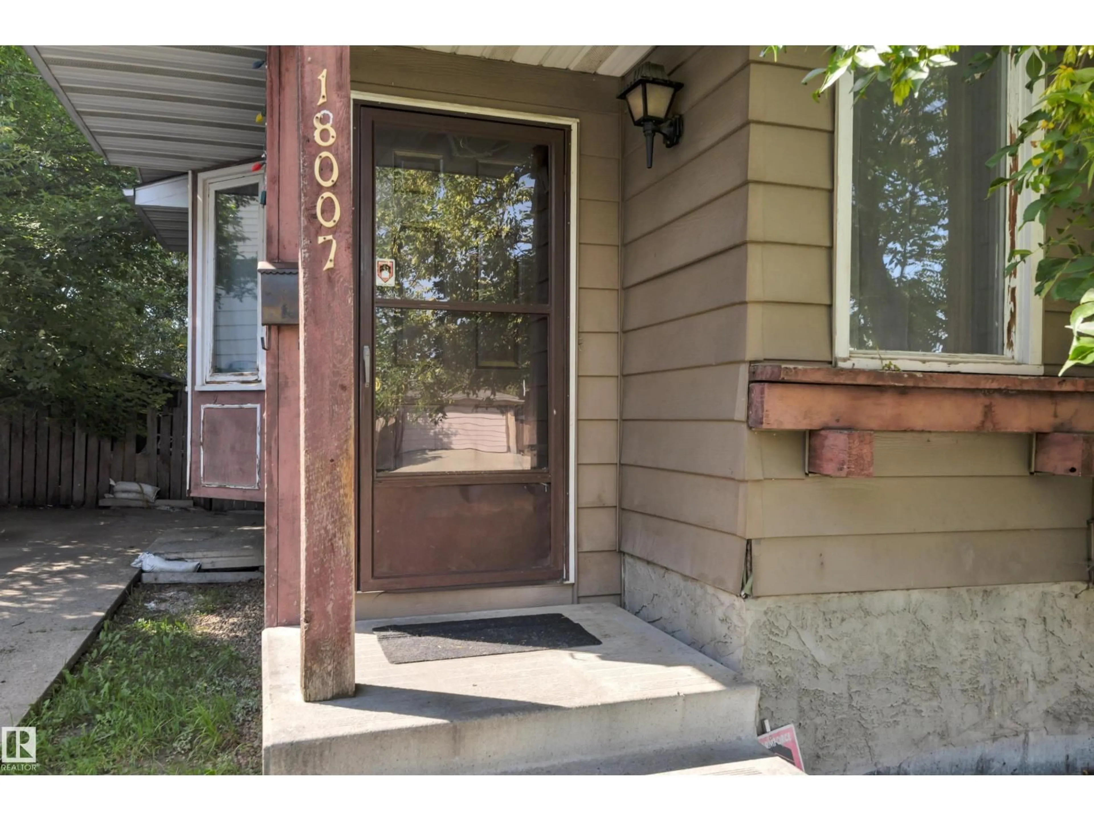 Indoor entryway for 18007 73 AV, Edmonton Alberta T5T3K2
