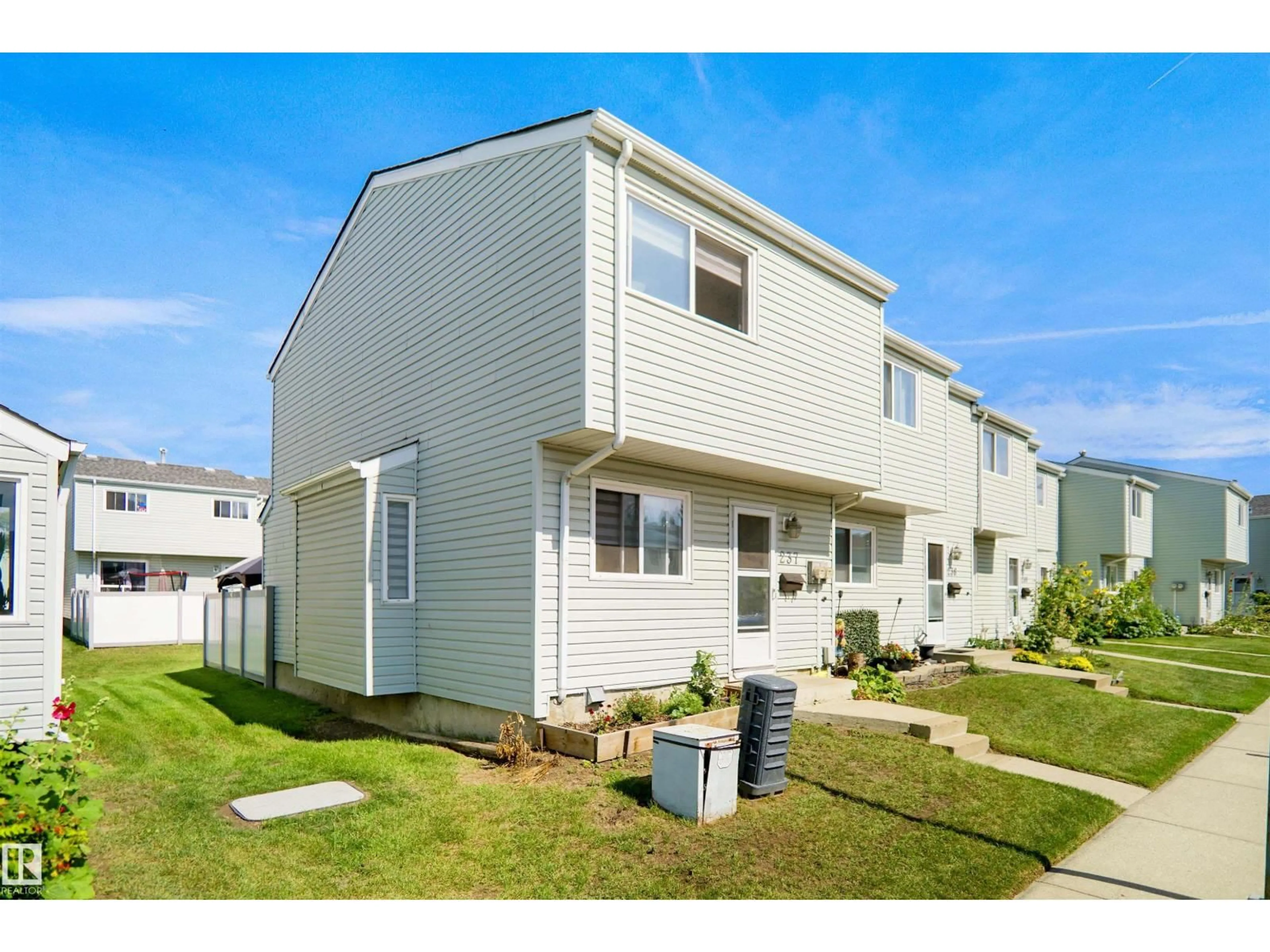 Home with vinyl exterior material, street for 237 DICKINSFIELD CO, Edmonton Alberta T5E5V8