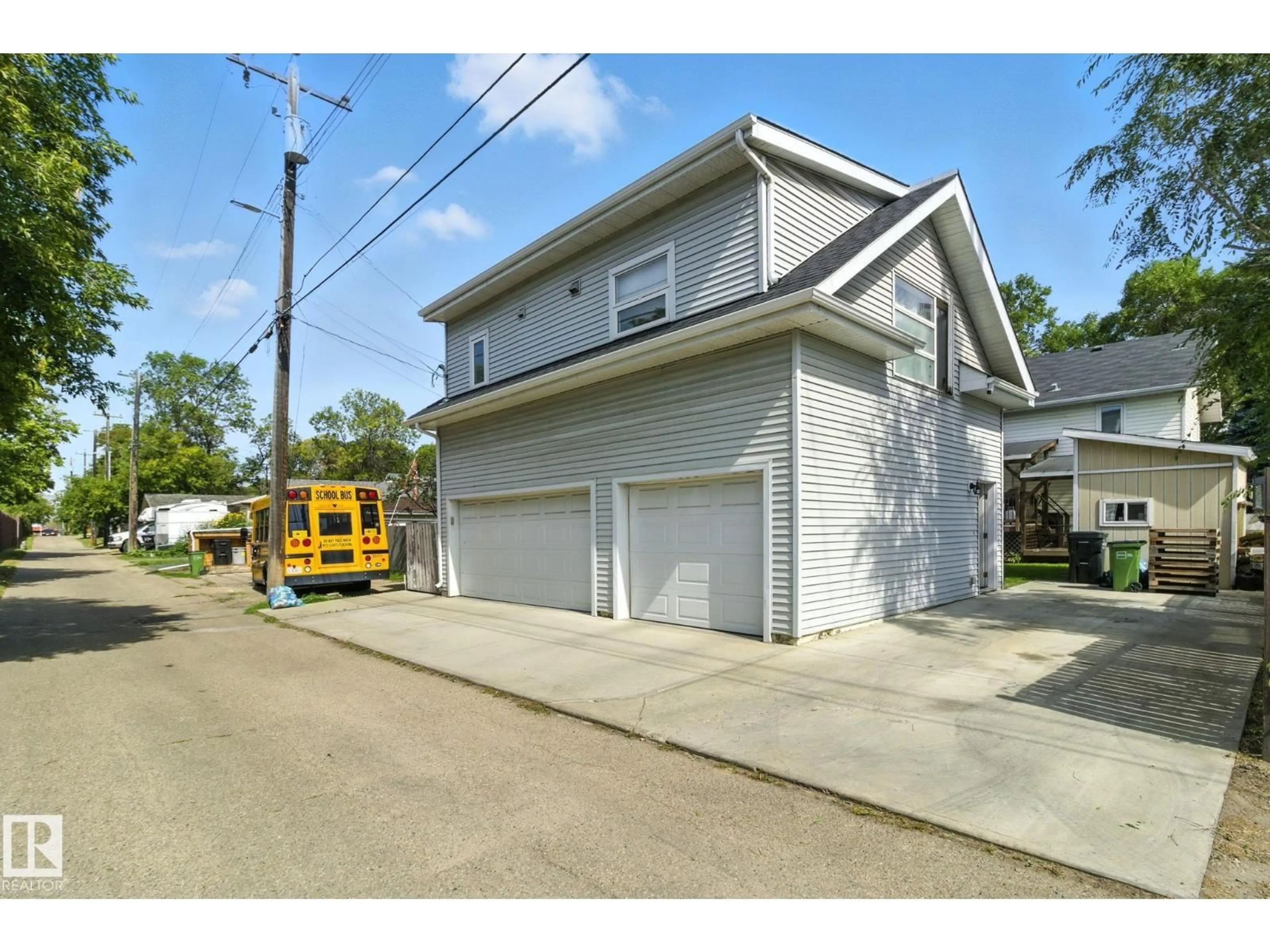 Indoor garage for 11530 71 ST, Edmonton Alberta T5B1V9