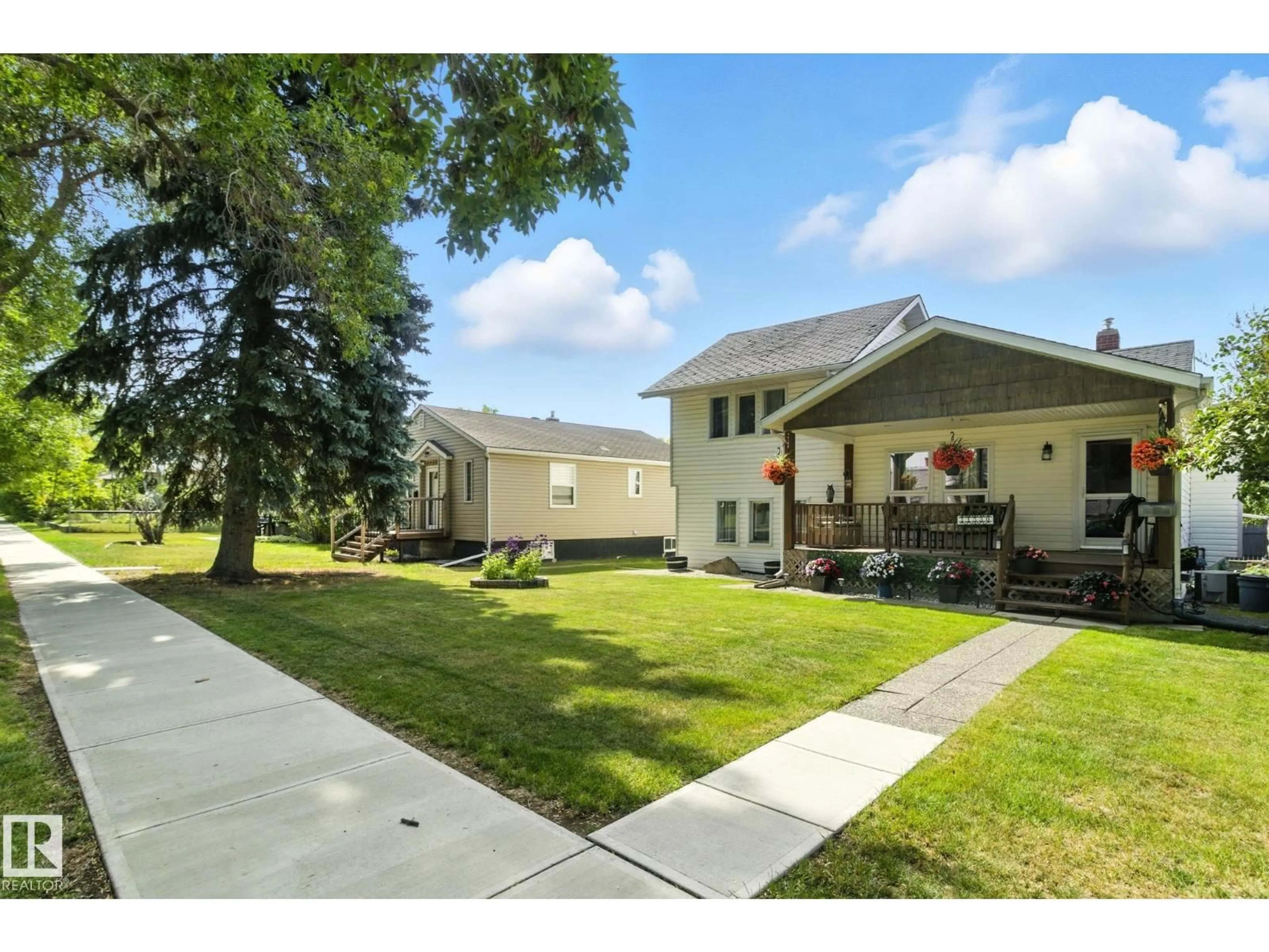 Patio, unknown for 11530 71 ST, Edmonton Alberta T5B1V9