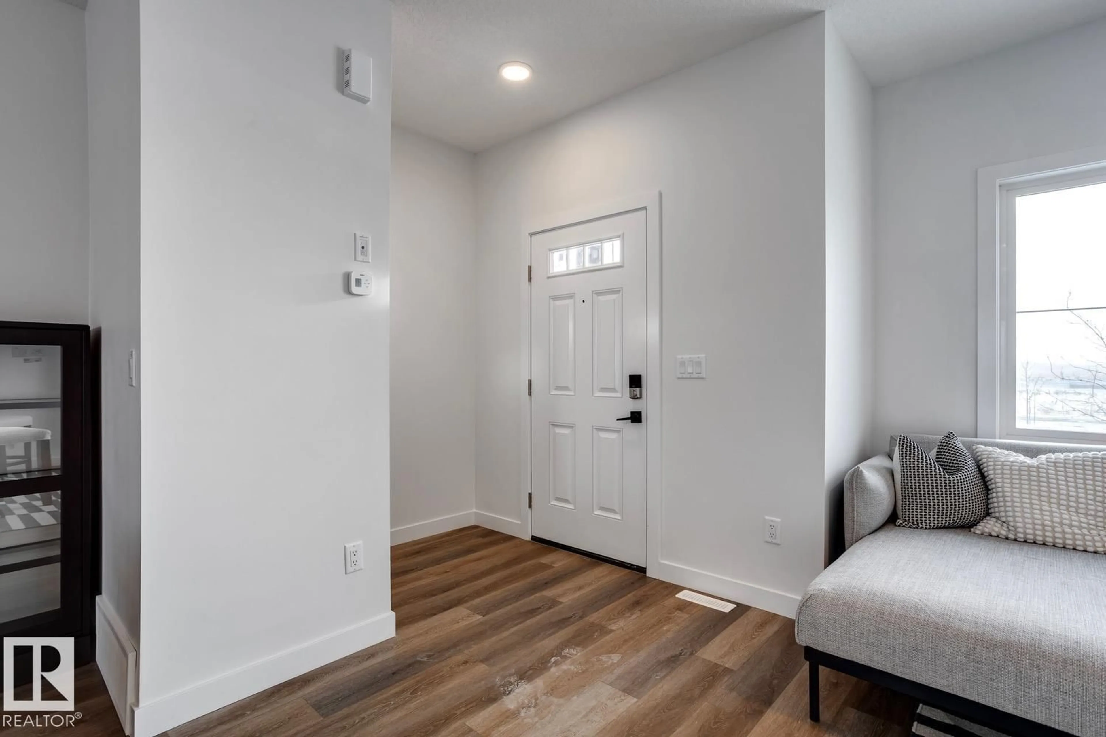 Indoor entryway for 15 SERENO LN, Fort Saskatchewan Alberta T8L0Z9