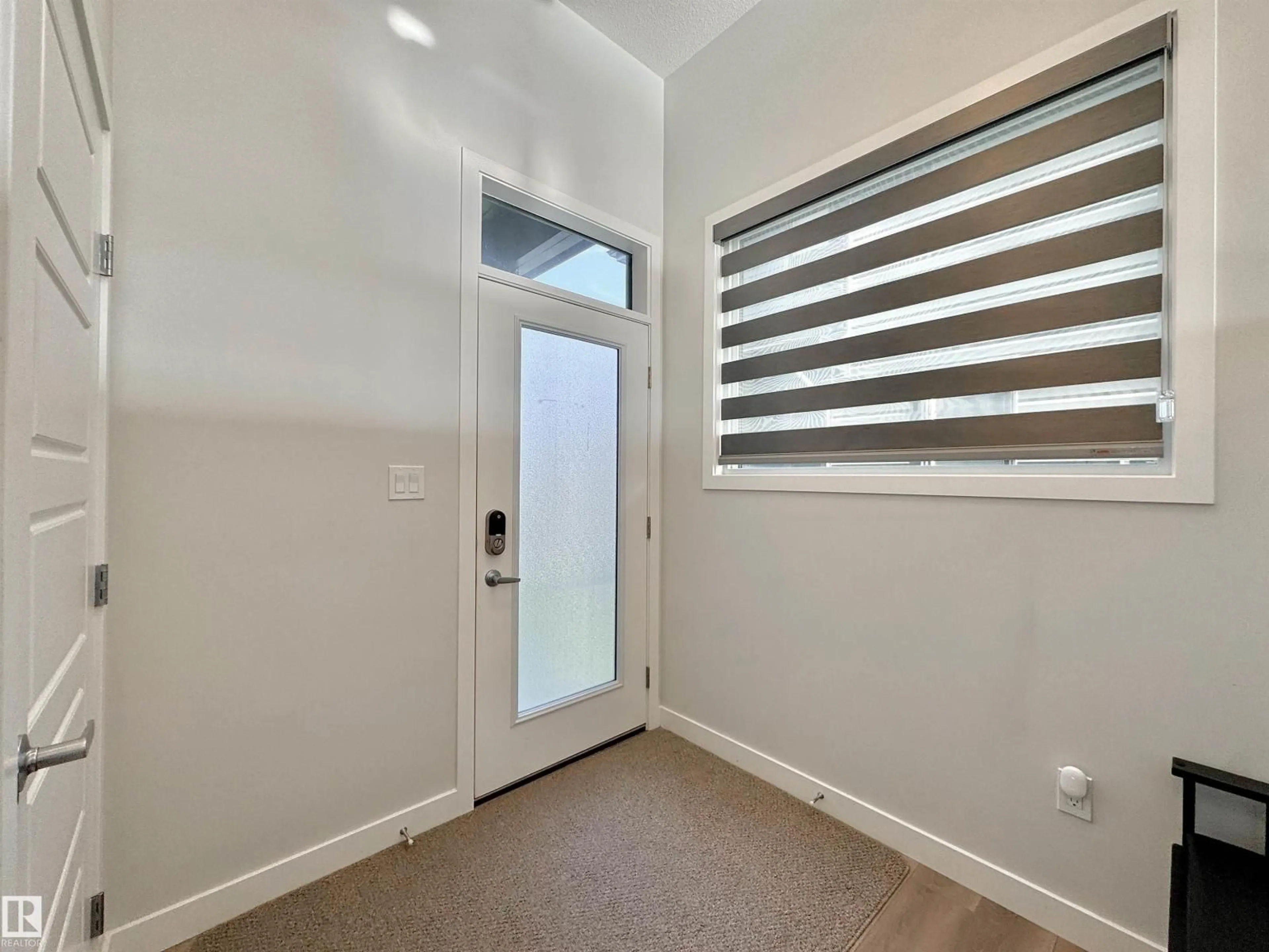 Indoor entryway for SW - 4322 HAWTHORN LANDING LD, Edmonton Alberta T6X2Y9