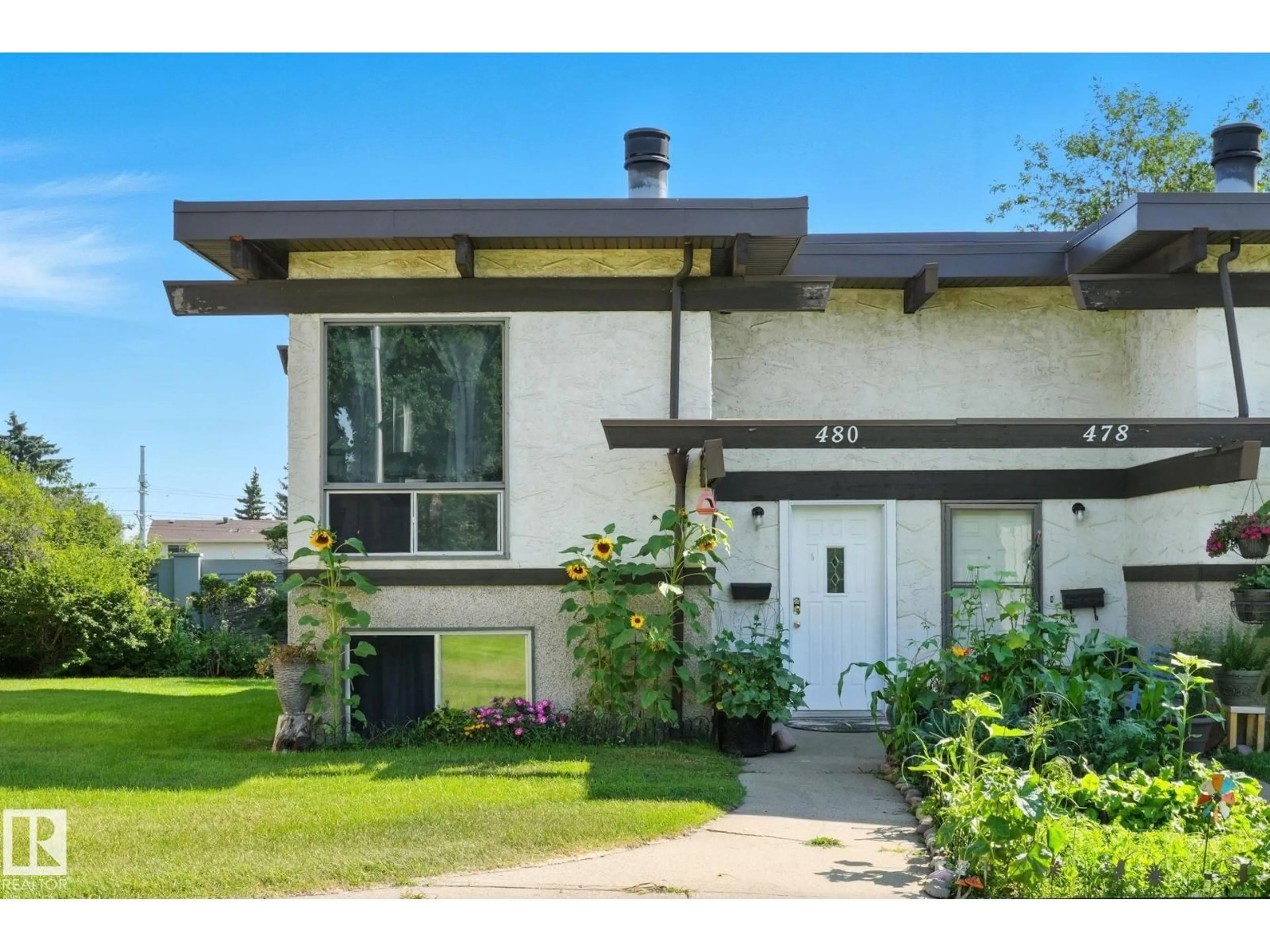 Home with vinyl exterior material, street for 480 LEE RIDGE RD, Edmonton Alberta T6K2K3
