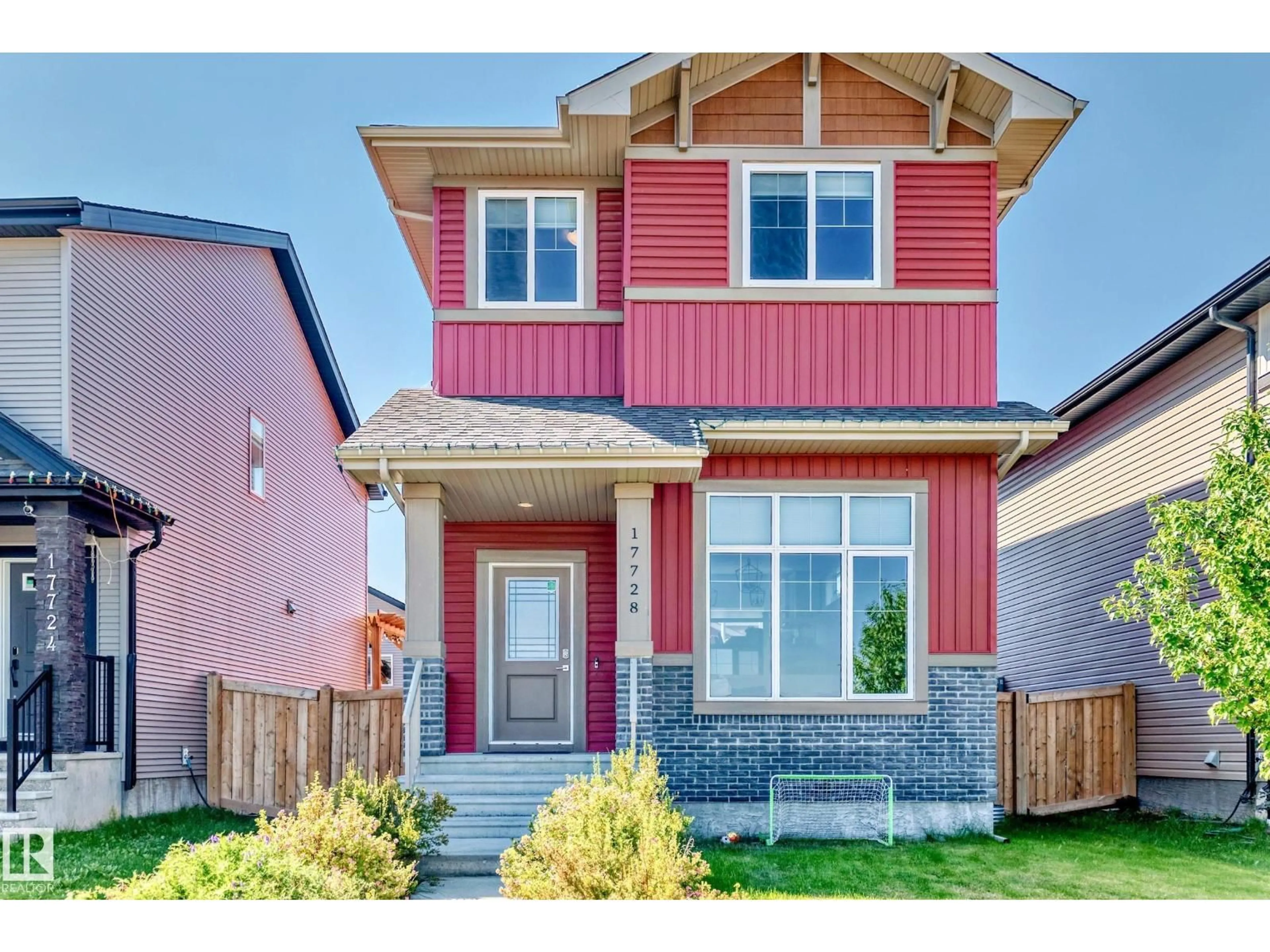 Home with vinyl exterior material, street for NW - 17728 58 ST, Edmonton Alberta T5Y3W8