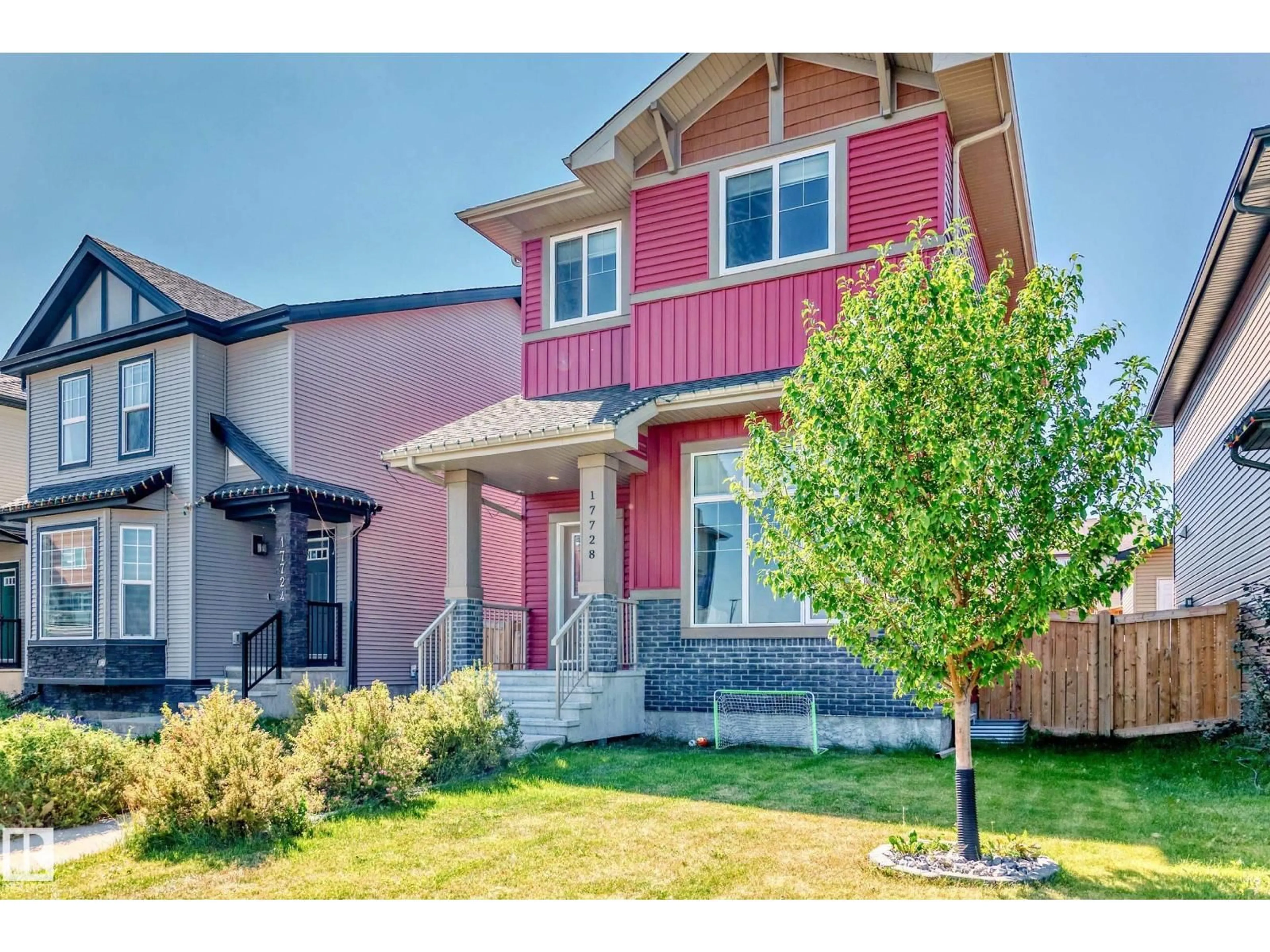 Home with vinyl exterior material, street for NW - 17728 58 ST, Edmonton Alberta T5Y3W8