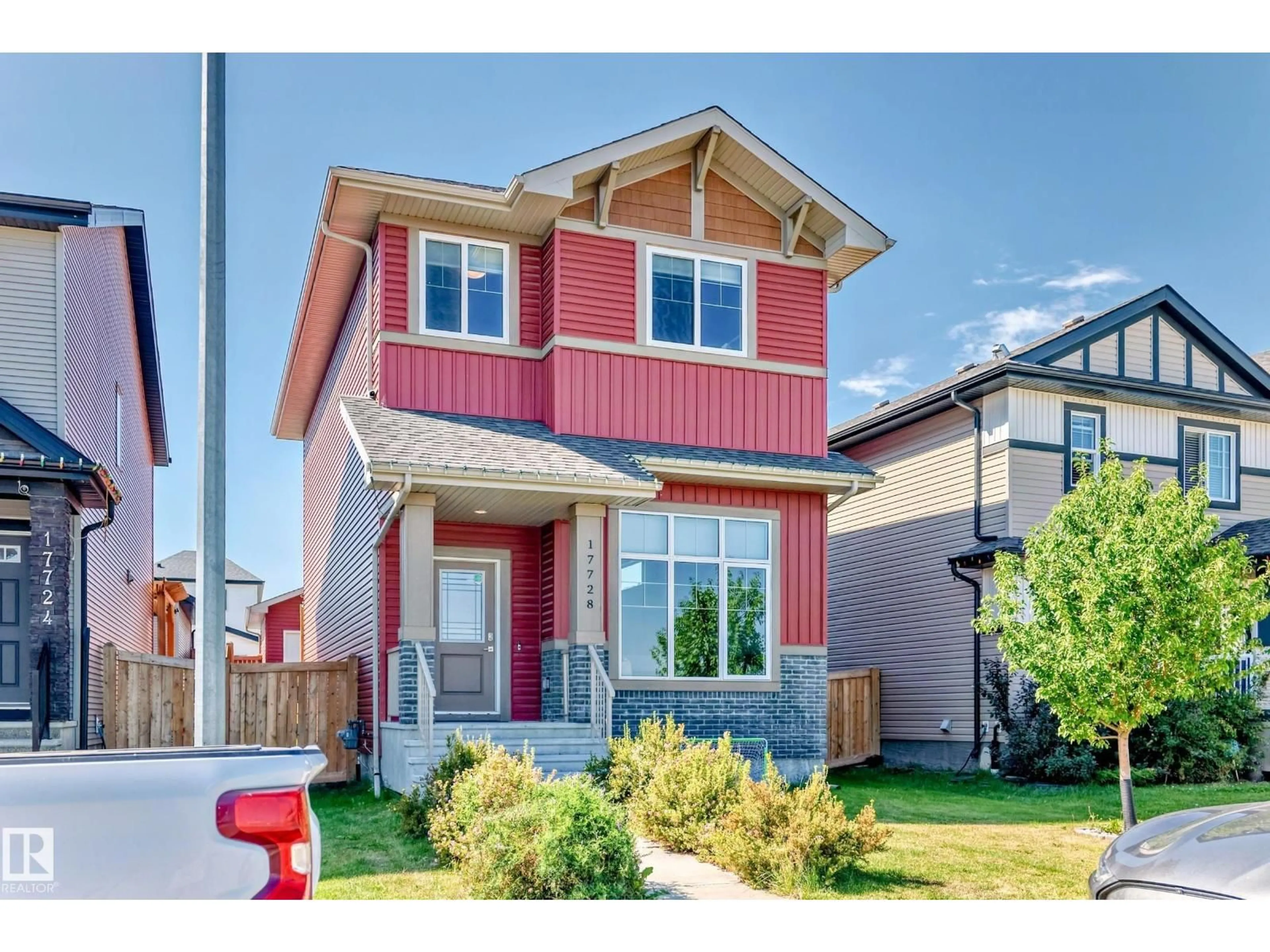 Home with vinyl exterior material, street for NW - 17728 58 ST, Edmonton Alberta T5Y3W8