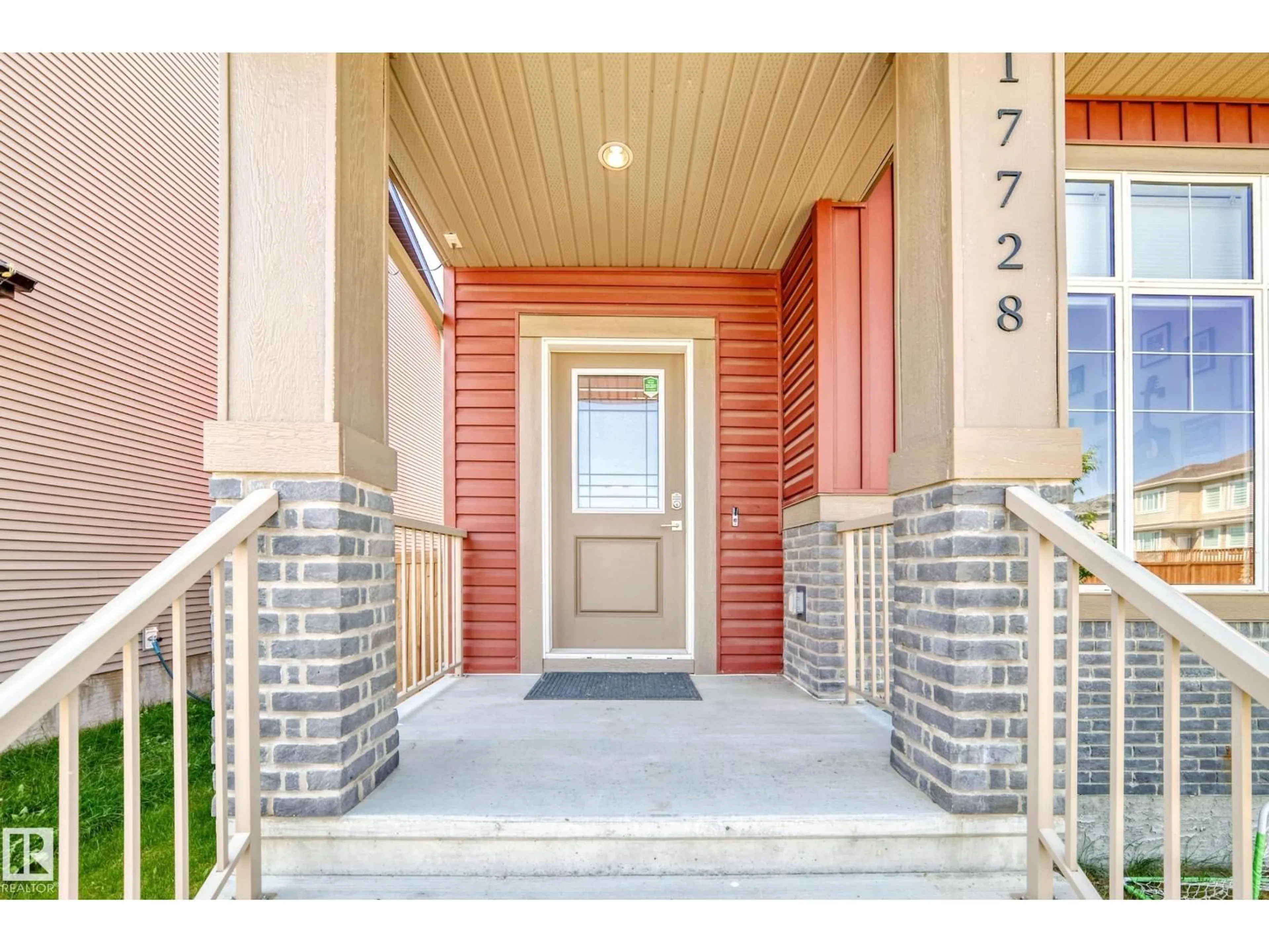 Indoor entryway for NW - 17728 58 ST, Edmonton Alberta T5Y3W8