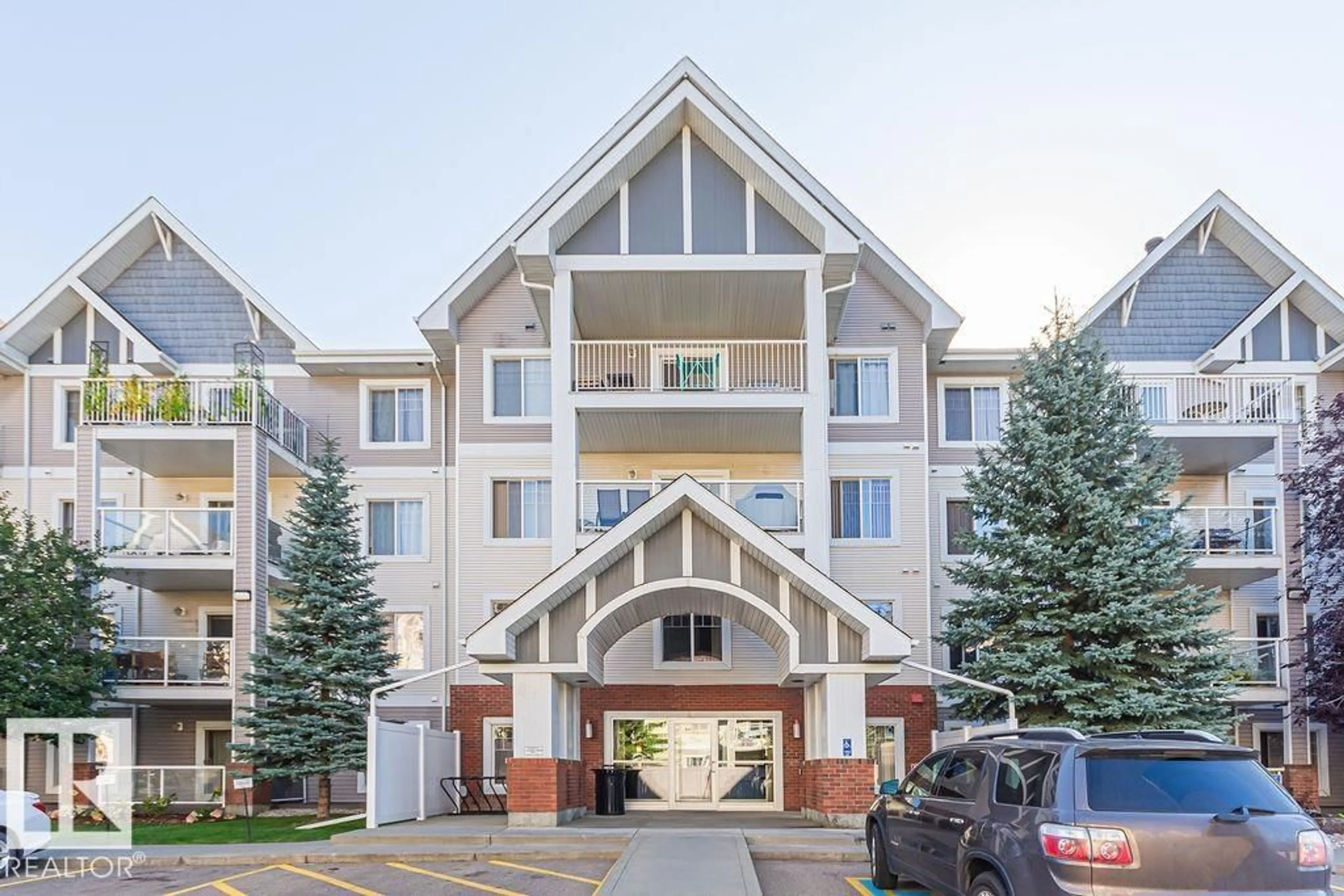 Indoor foyer for 13710 - 418 150 AV, Edmonton Alberta T6V0B2