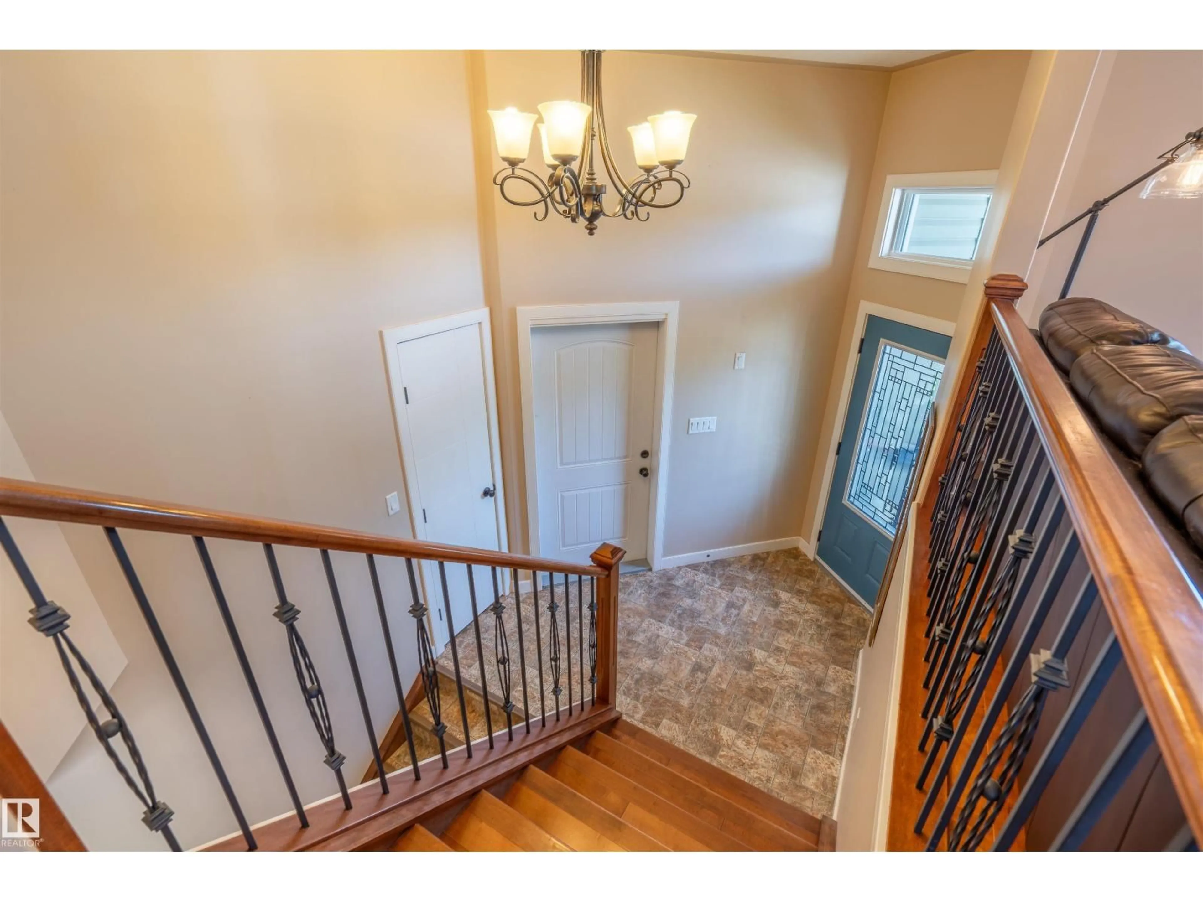 Indoor entryway for 702 PHEASANT CL, Cold Lake Alberta T9M0B7