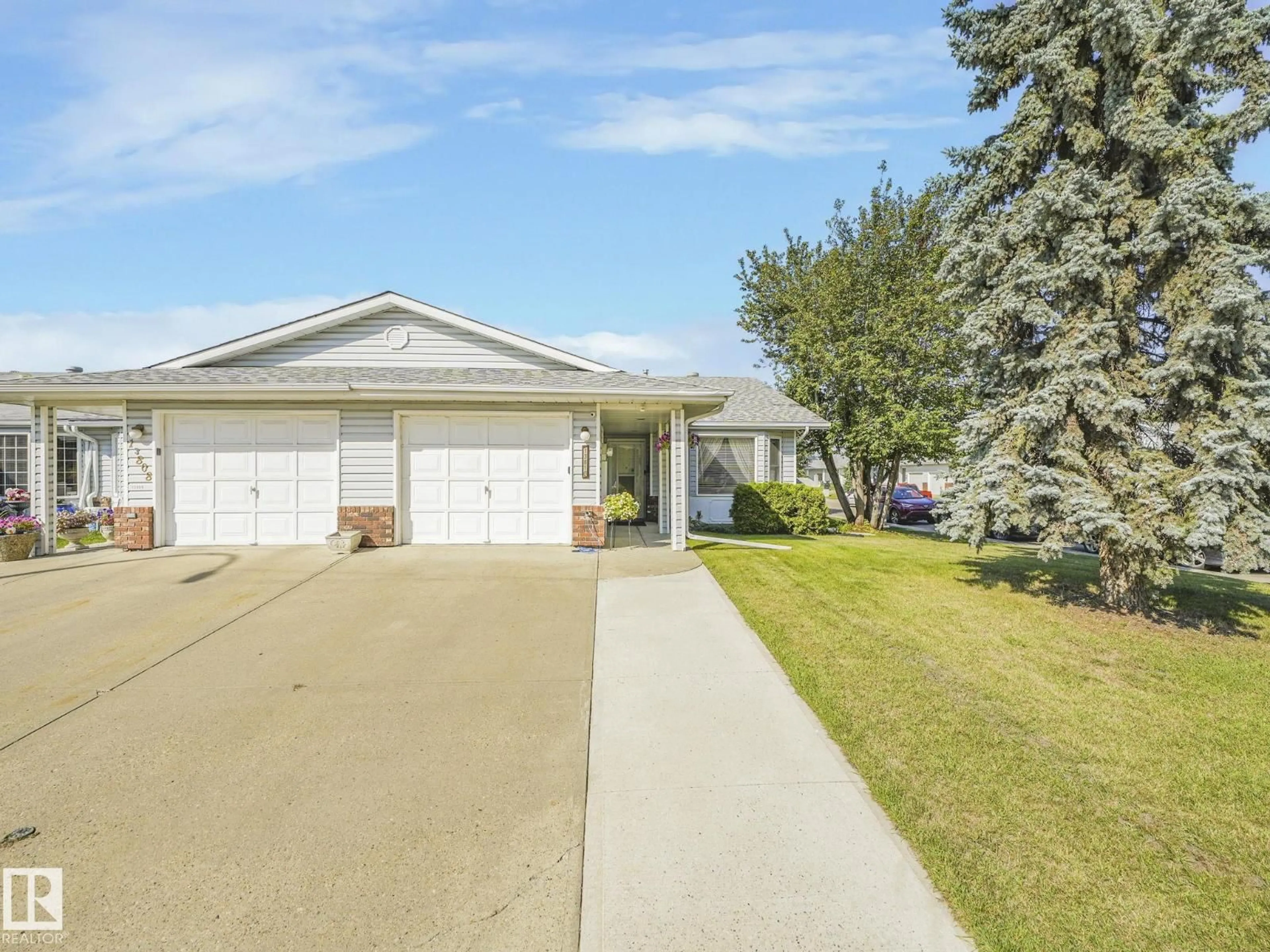 Home with vinyl exterior material, street for NW - 13810 75 ST, Edmonton Alberta T5C3R3
