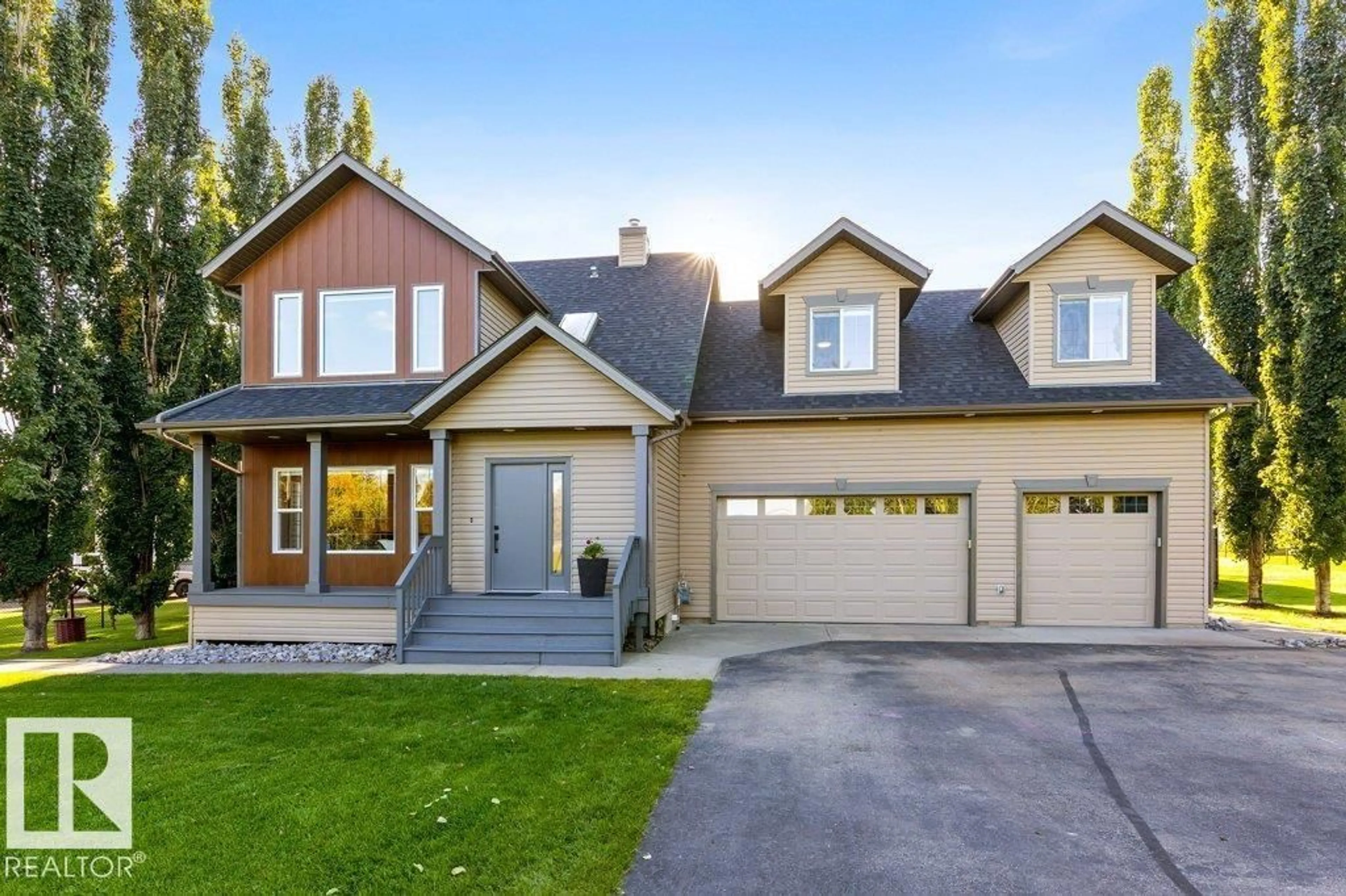 Home with vinyl exterior material, street for 51 RGE ROAD 275, Rural Parkland County Alberta T7X3V2