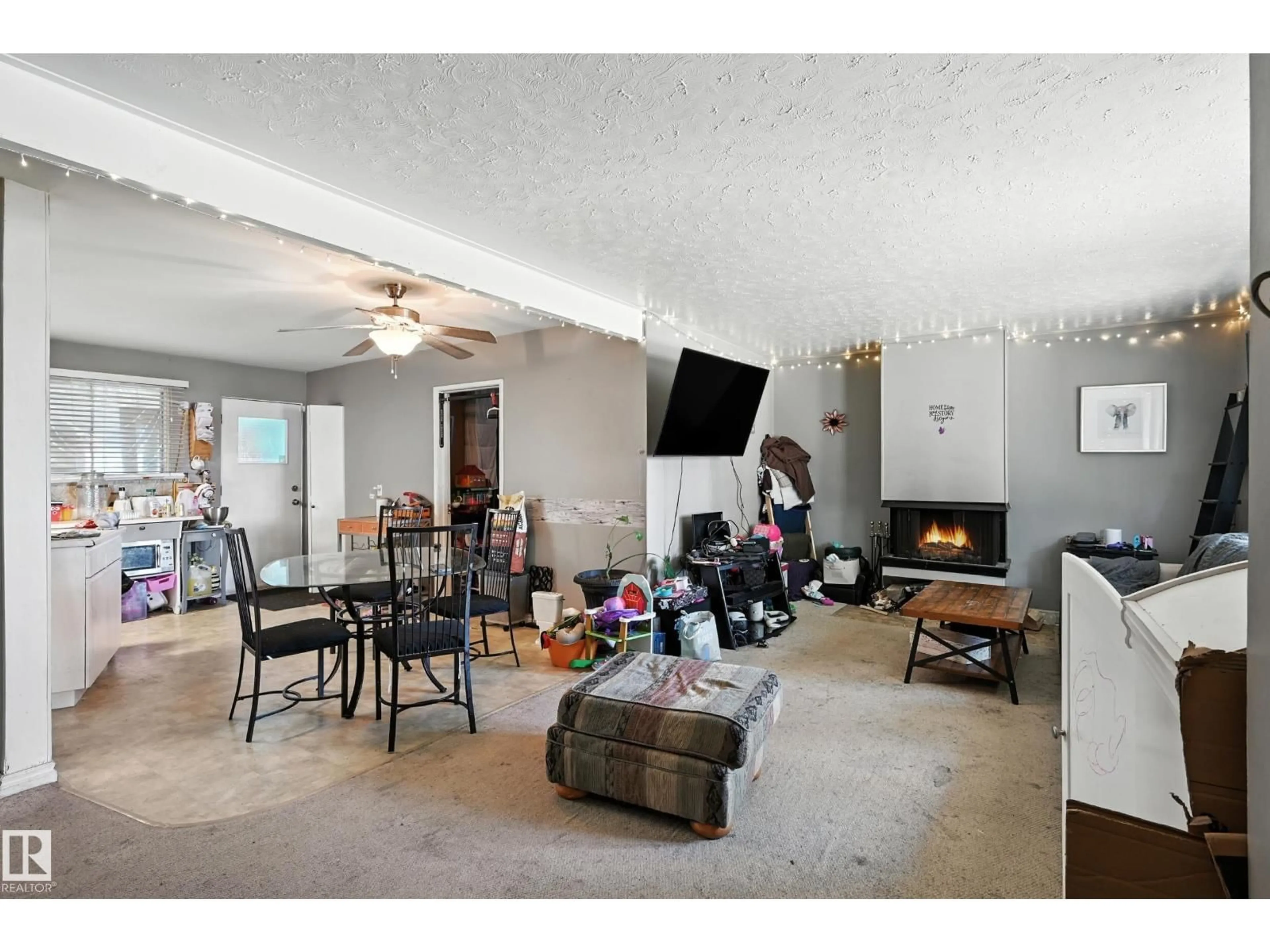 Living room with furniture, unknown for 20 SUNSET BV, St. Albert Alberta T8N0N5